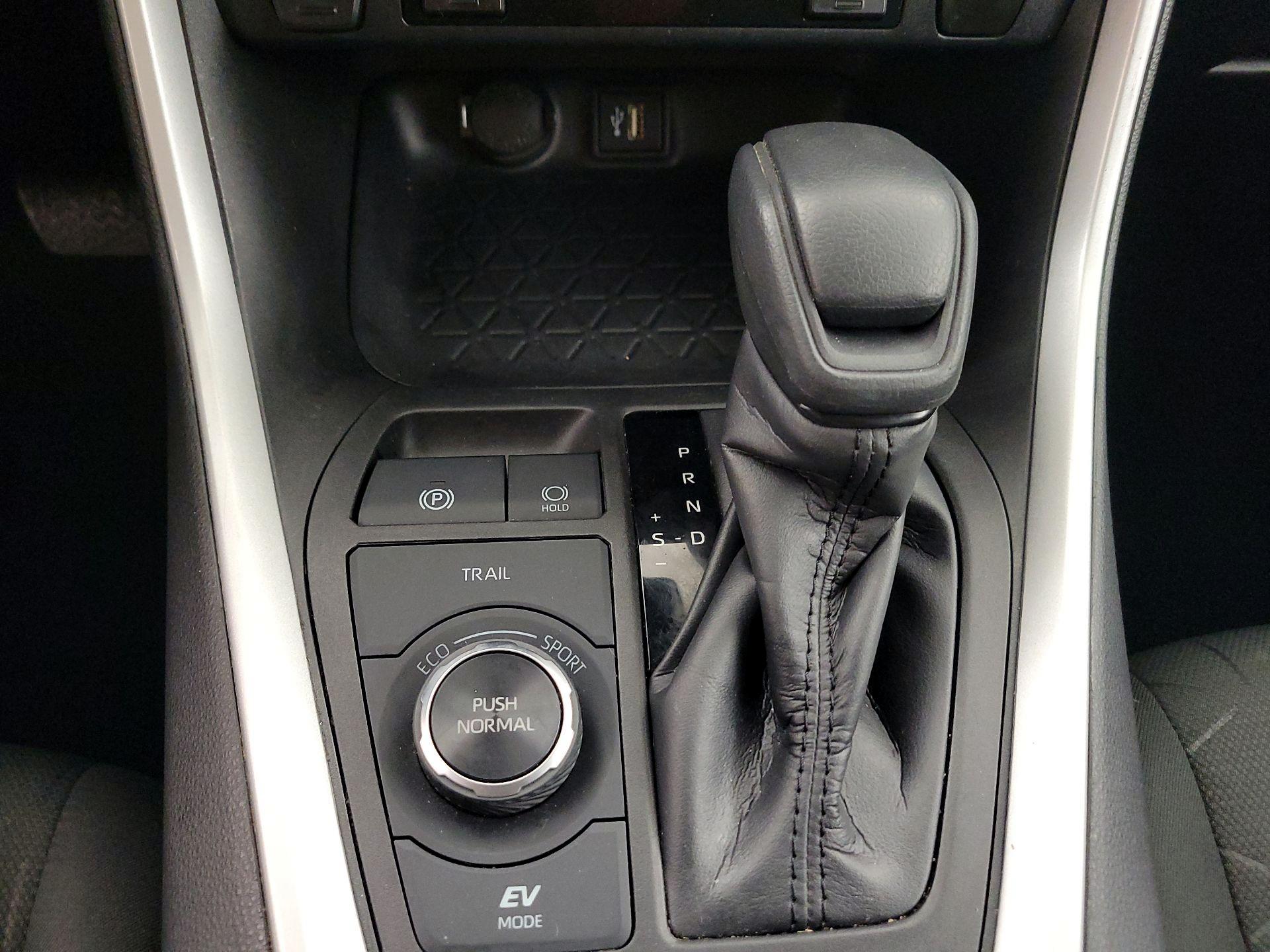 Thumbnail: 2023 Toyota RAV4 - 17