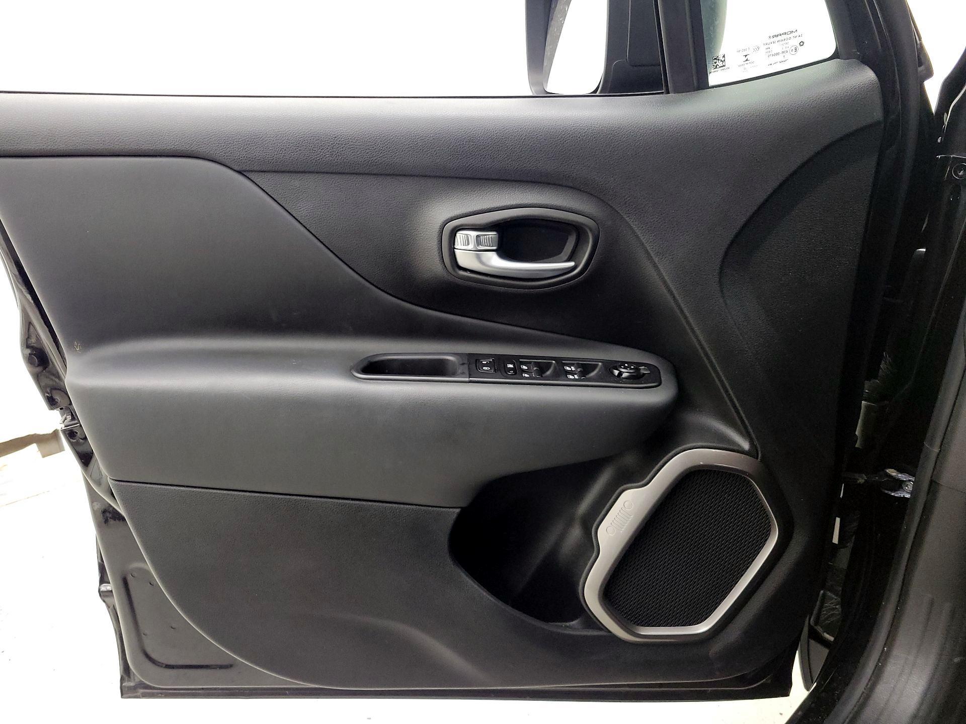 Thumbnail: 2022 Jeep Renegade - 12