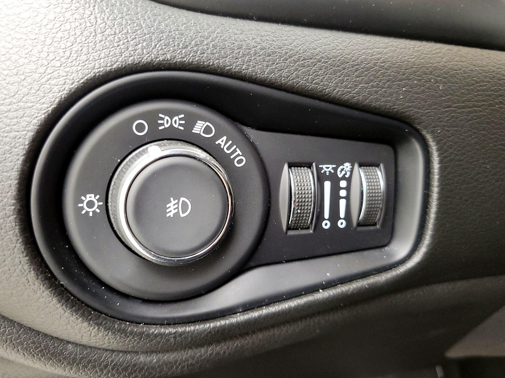 Thumbnail: 2022 Jeep Renegade - 13