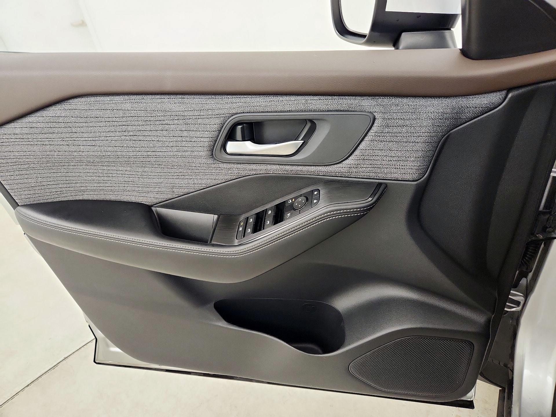 Thumbnail: 2023 Nissan Rogue - 12