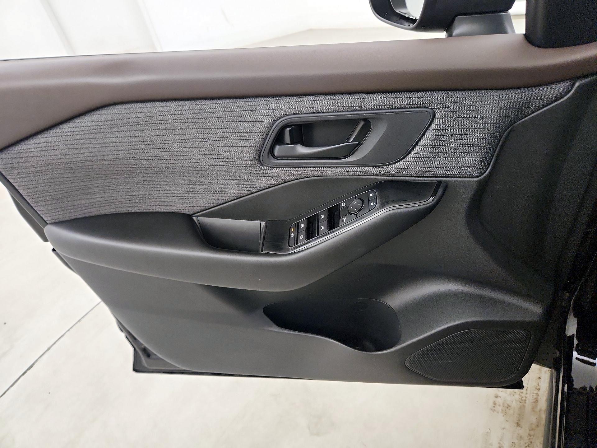 Thumbnail: 2023 Nissan Rogue - 12