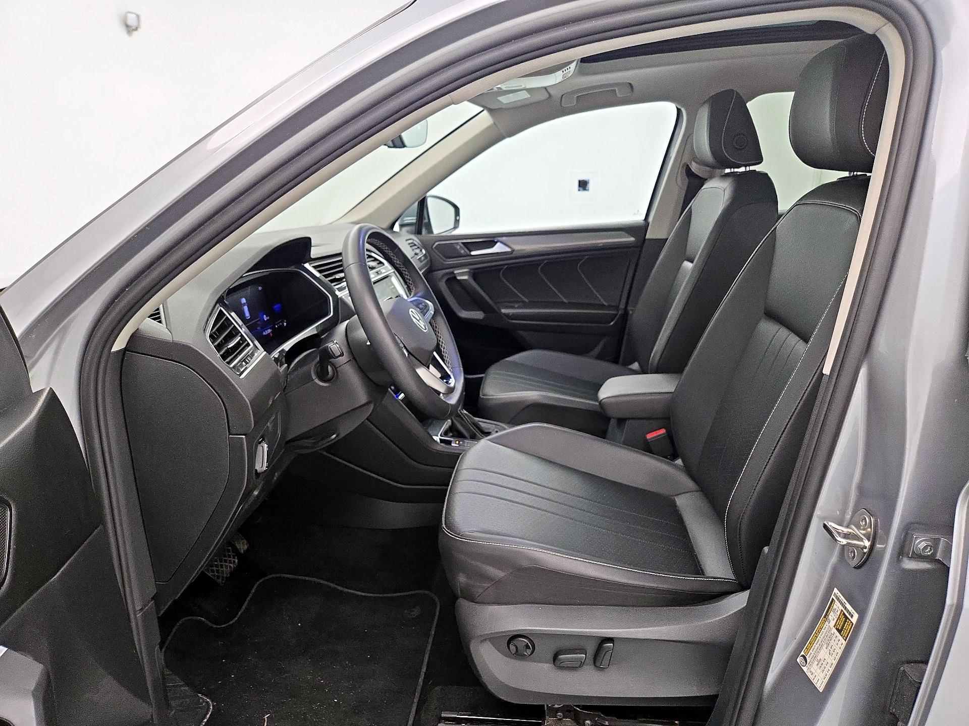 Thumbnail: 2023 Volkswagen Tiguan - 11