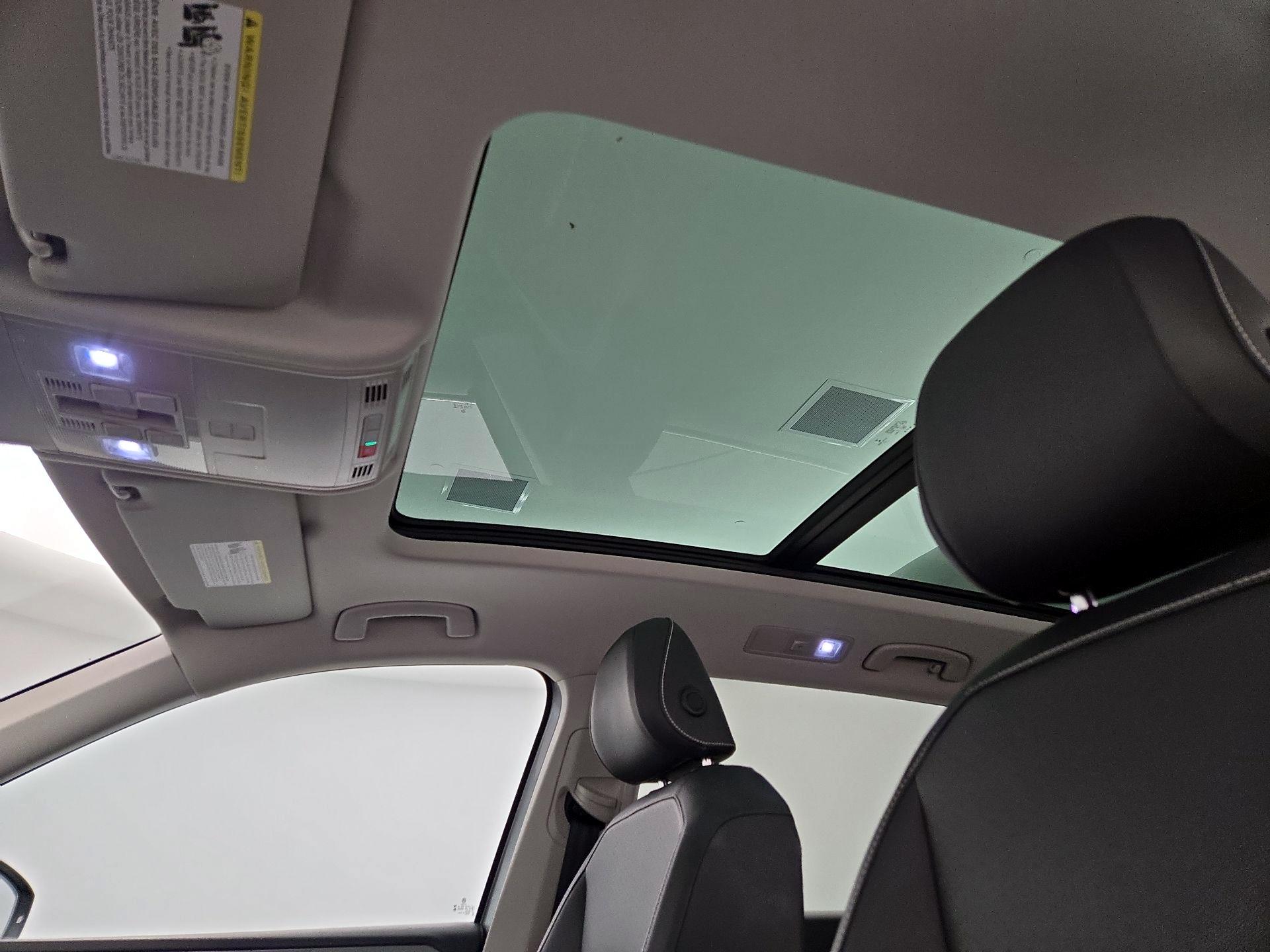 Thumbnail: 2023 Volkswagen Tiguan - 19