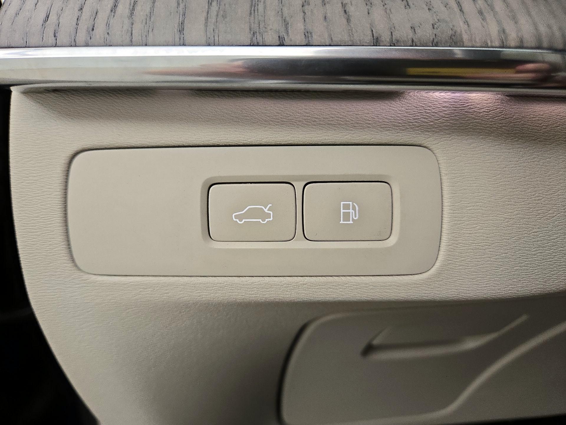 Thumbnail: 2023 Volvo XC90 - 13