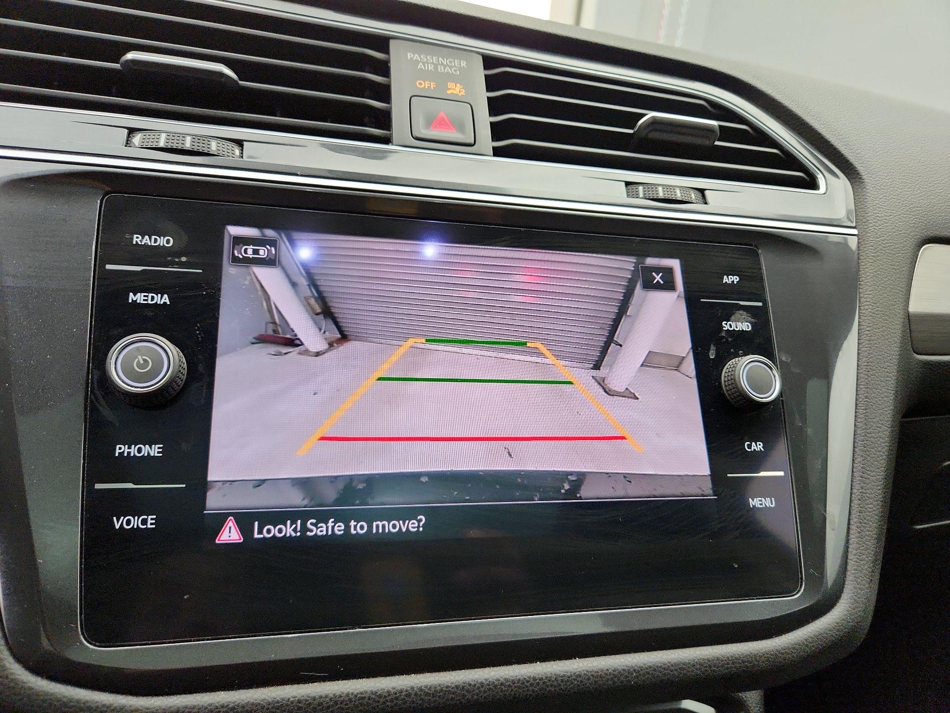 Thumbnail: 2021 Volkswagen Tiguan - 14