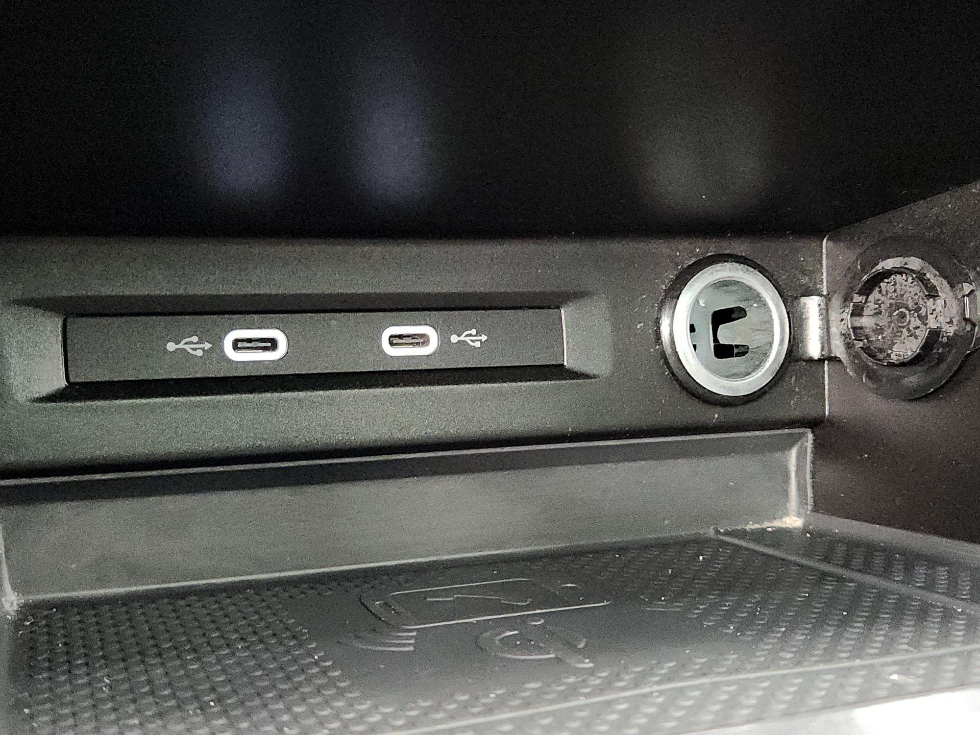 Thumbnail: 2021 Volkswagen Tiguan - 18