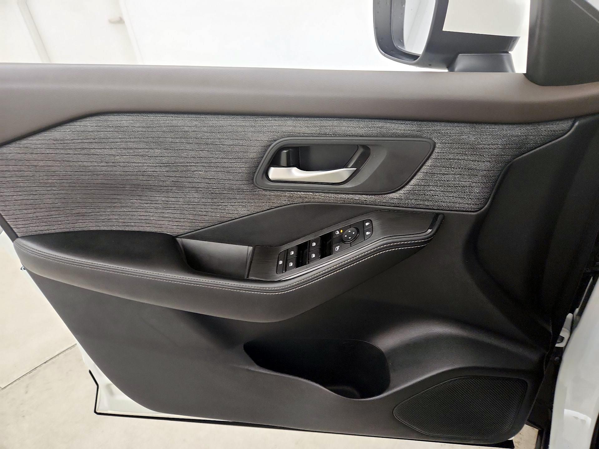 Thumbnail: 2023 Nissan Rogue - 12