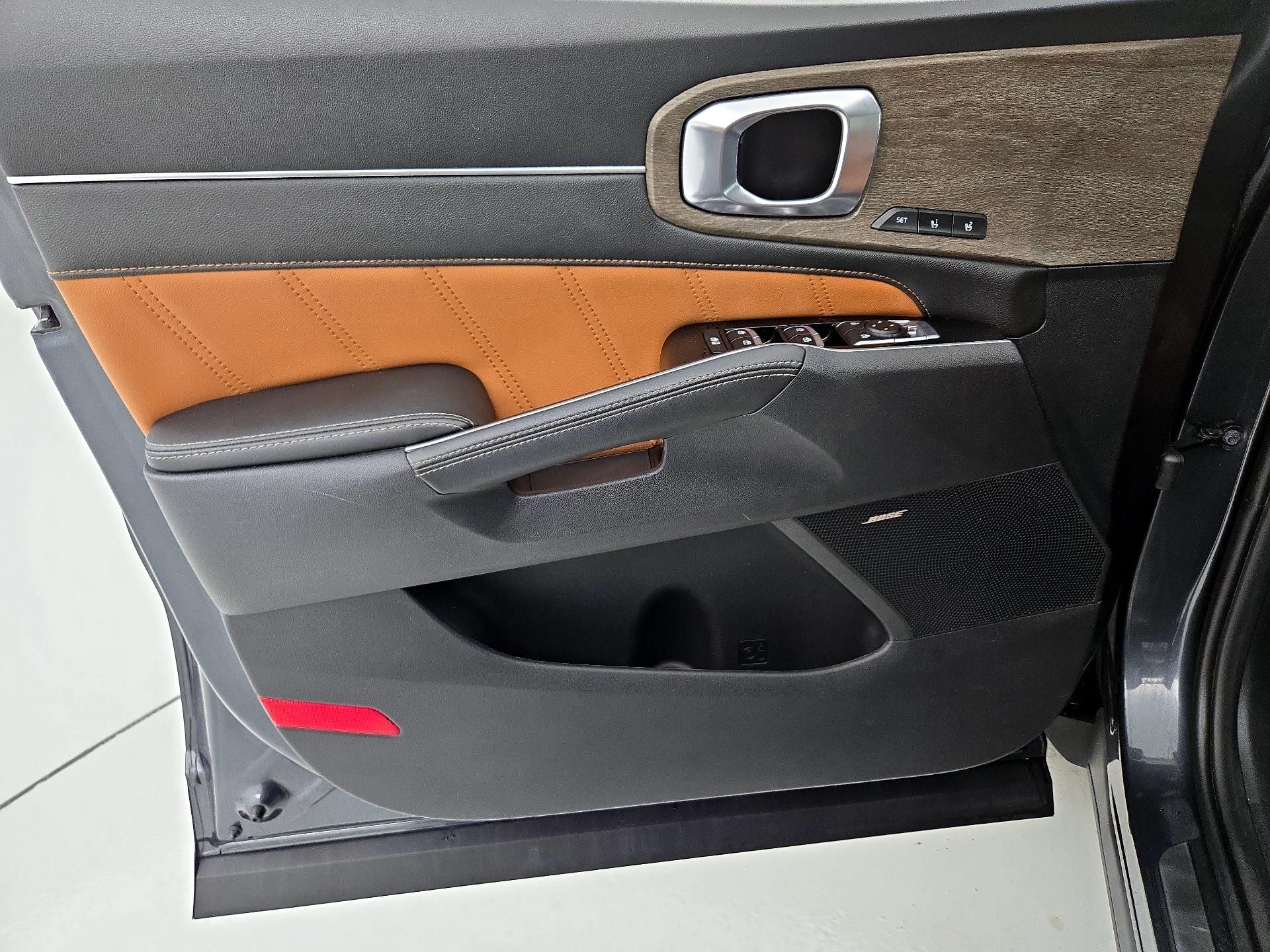 Thumbnail: 2023 Kia Sorento - 12