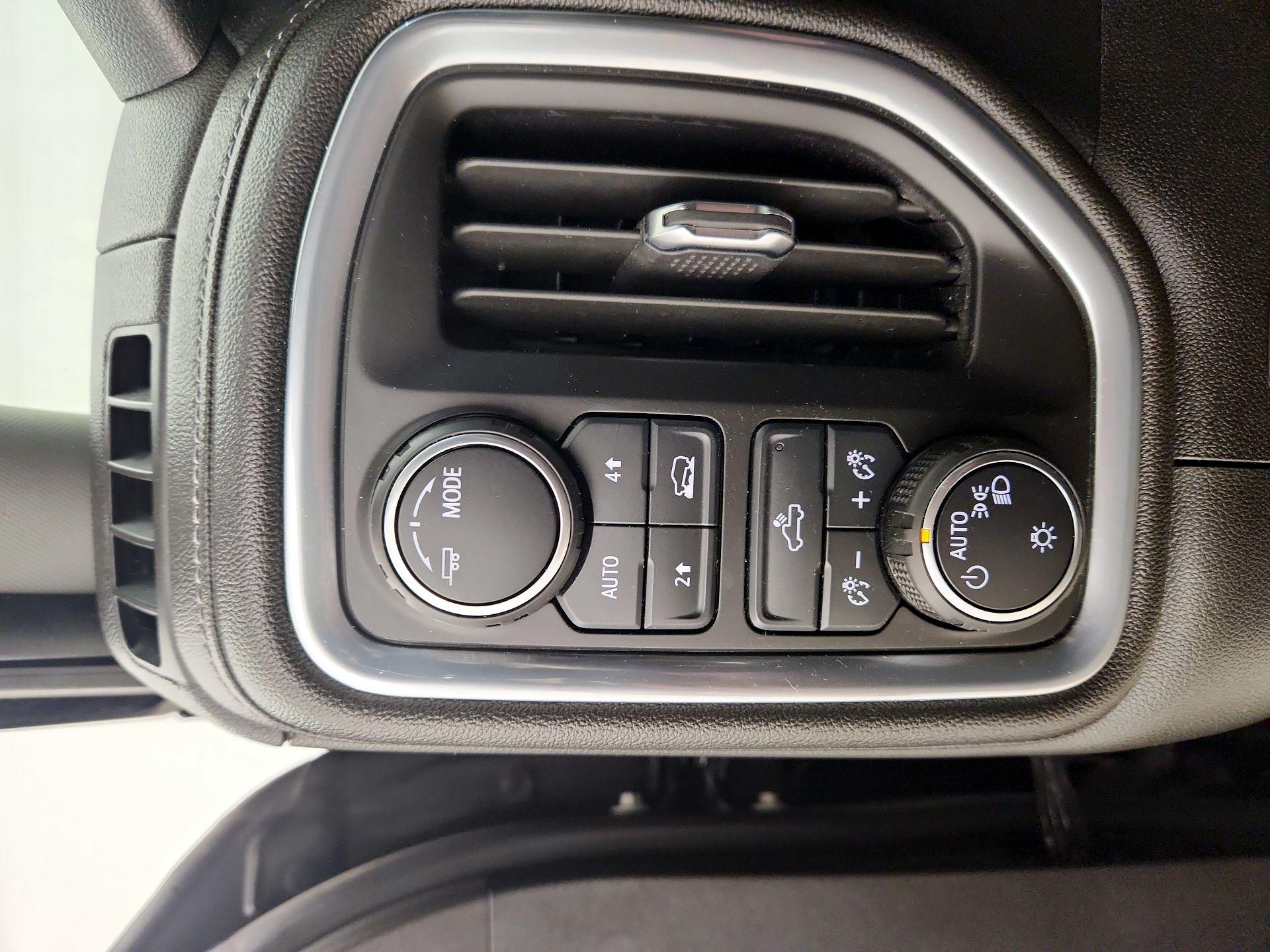 Thumbnail: 2021 Chevrolet Silverado 1500 - 13