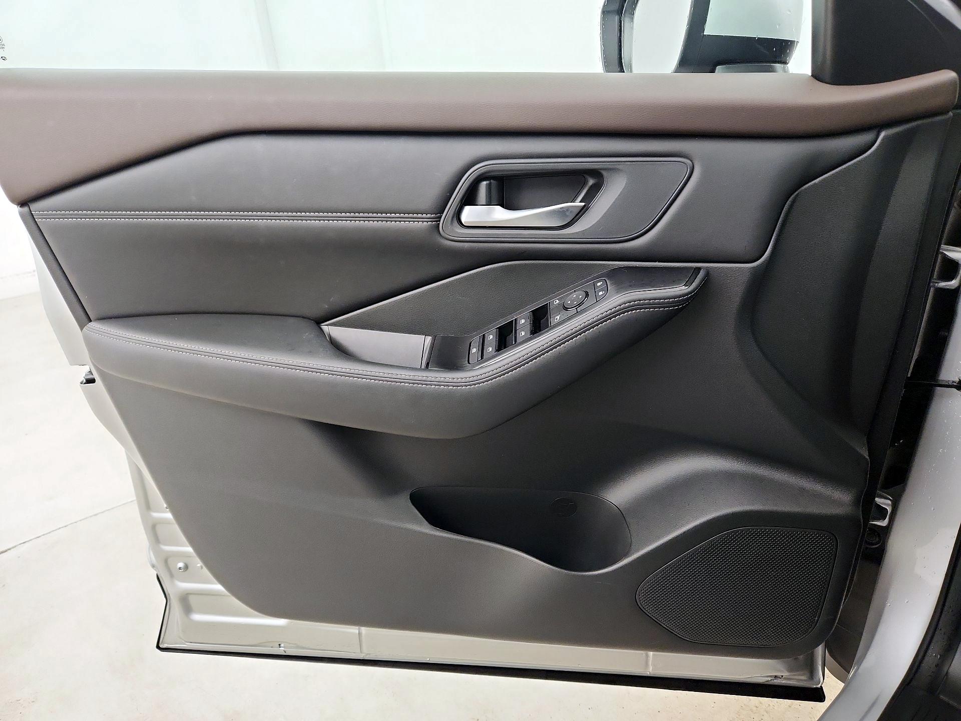 Thumbnail: 2023 Nissan Rogue - 12