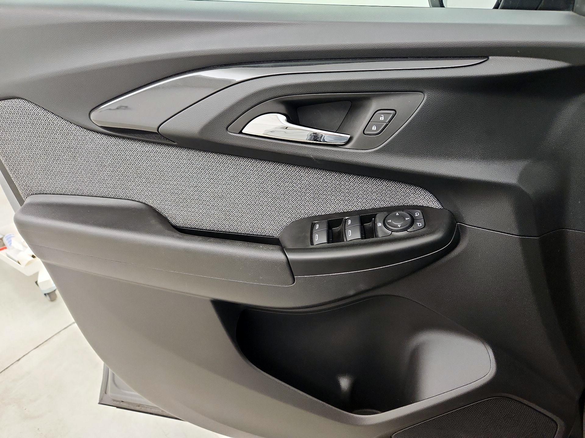 Thumbnail: 2023 Chevrolet TrailBlazer - 12