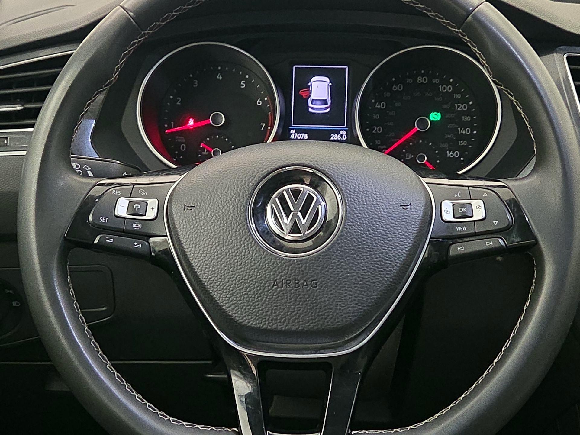 Thumbnail: 2021 Volkswagen Tiguan - 10