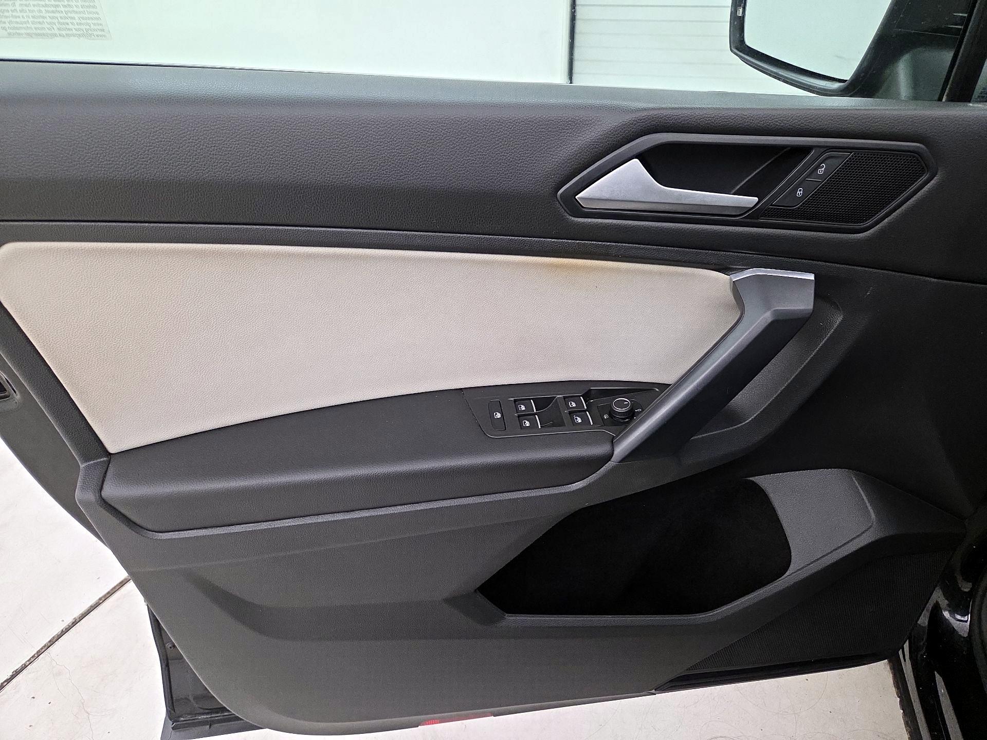 Thumbnail: 2021 Volkswagen Tiguan - 12