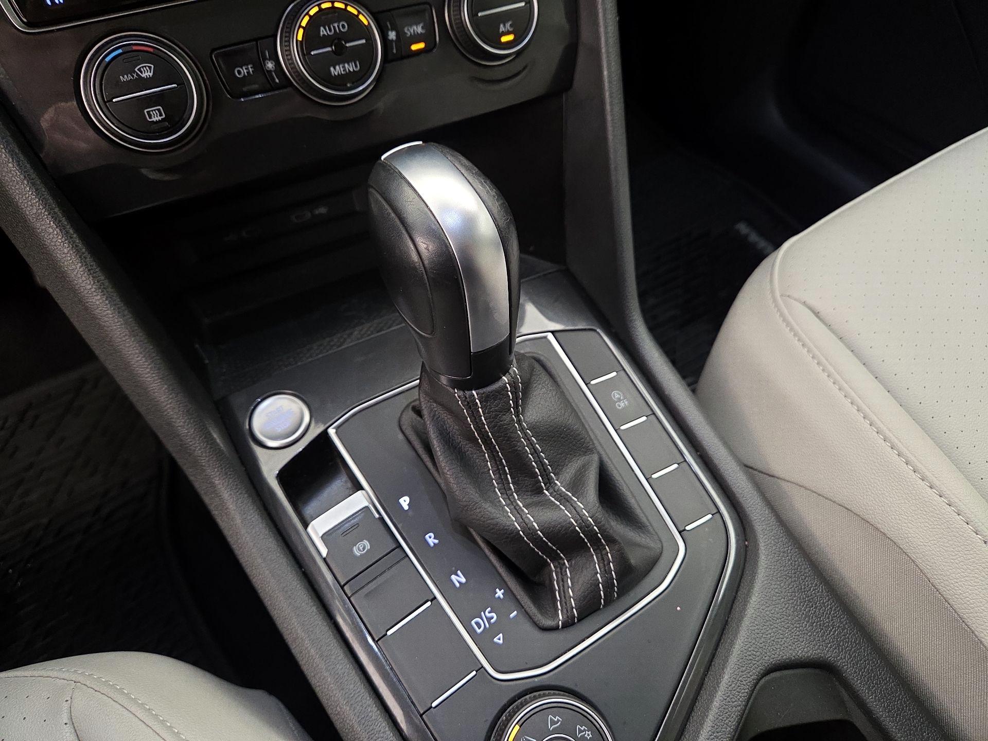 Thumbnail: 2021 Volkswagen Tiguan - 16