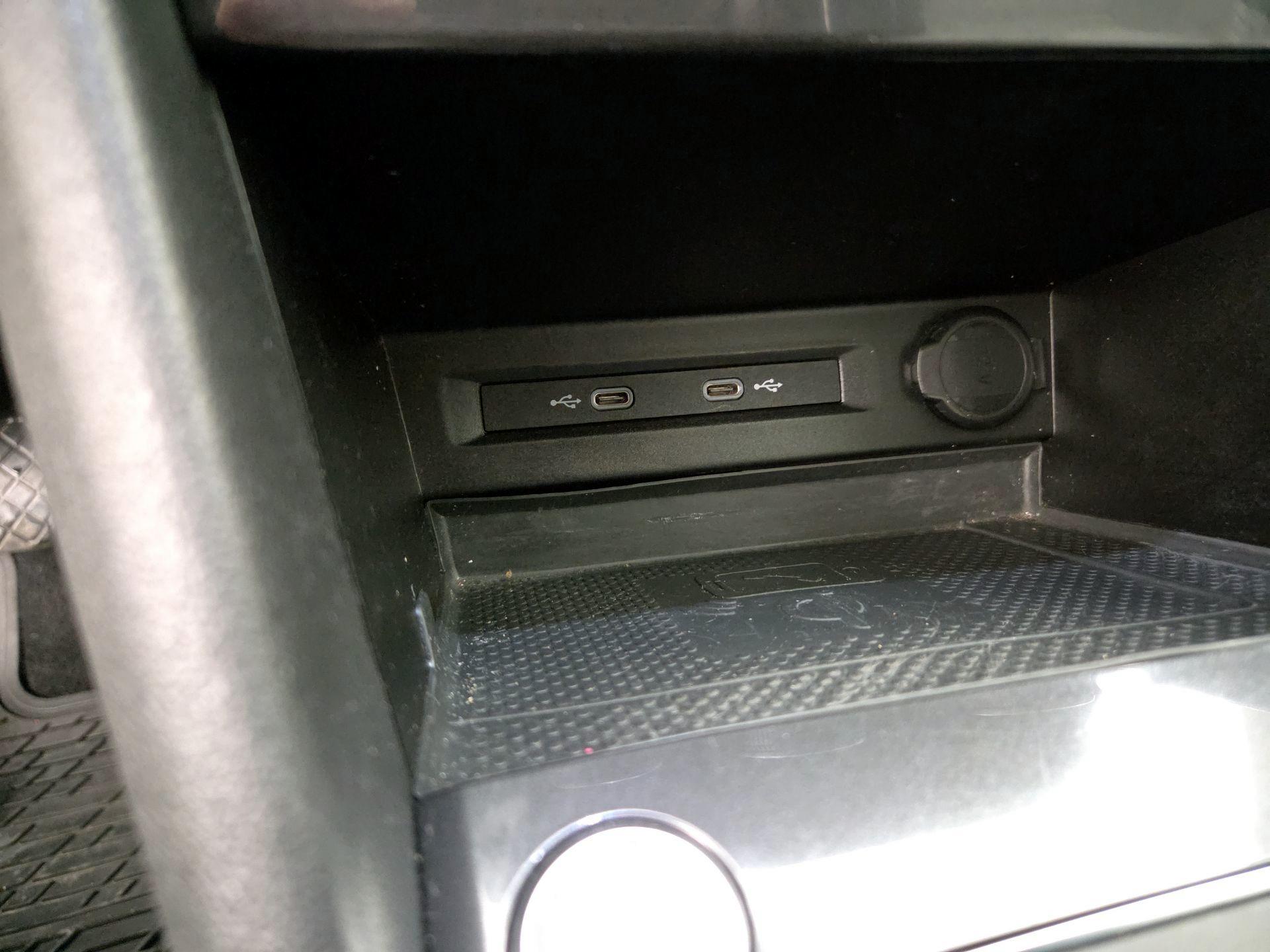 Thumbnail: 2021 Volkswagen Tiguan - 17