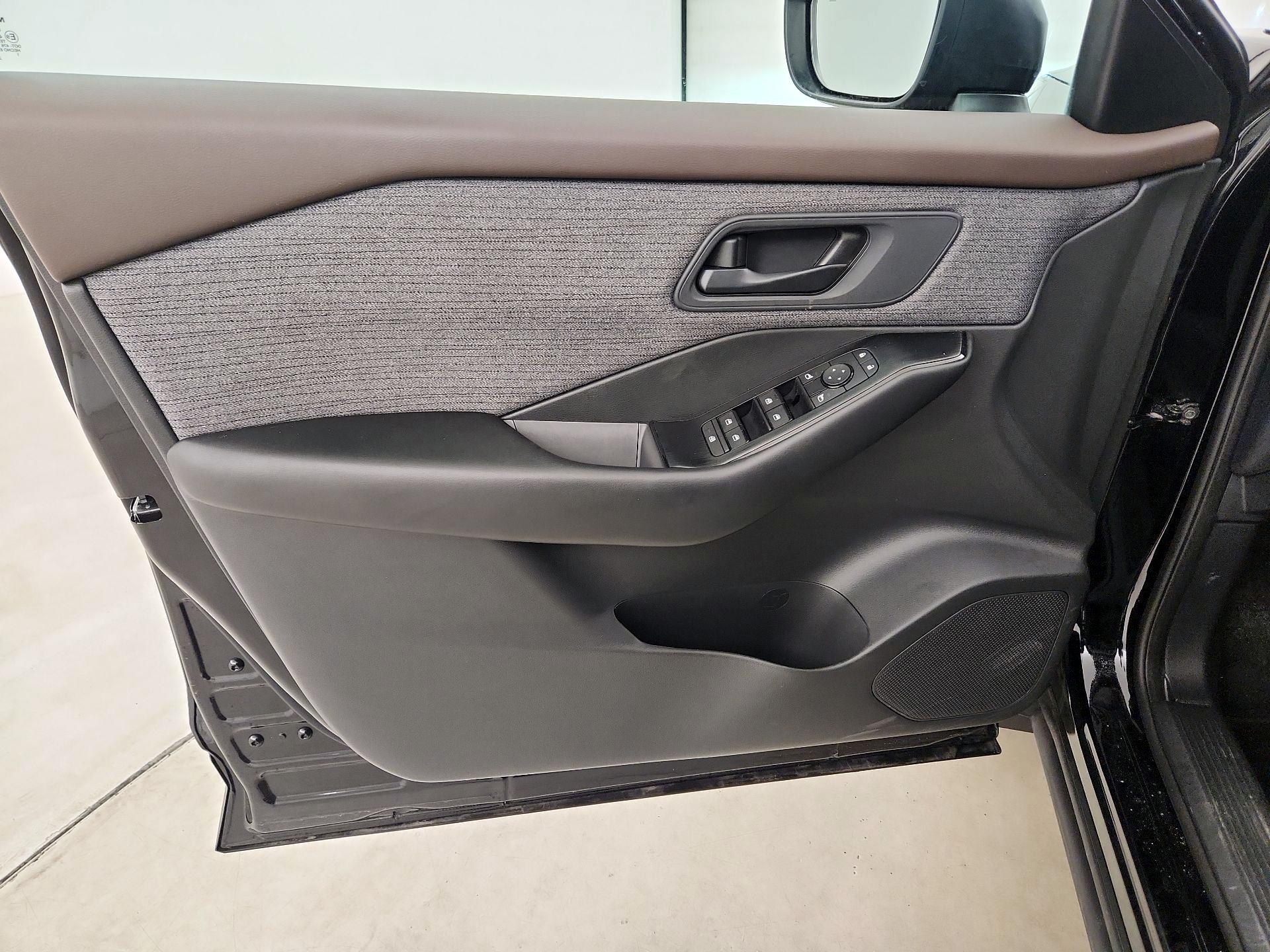 Thumbnail: 2023 Nissan Rogue - 12