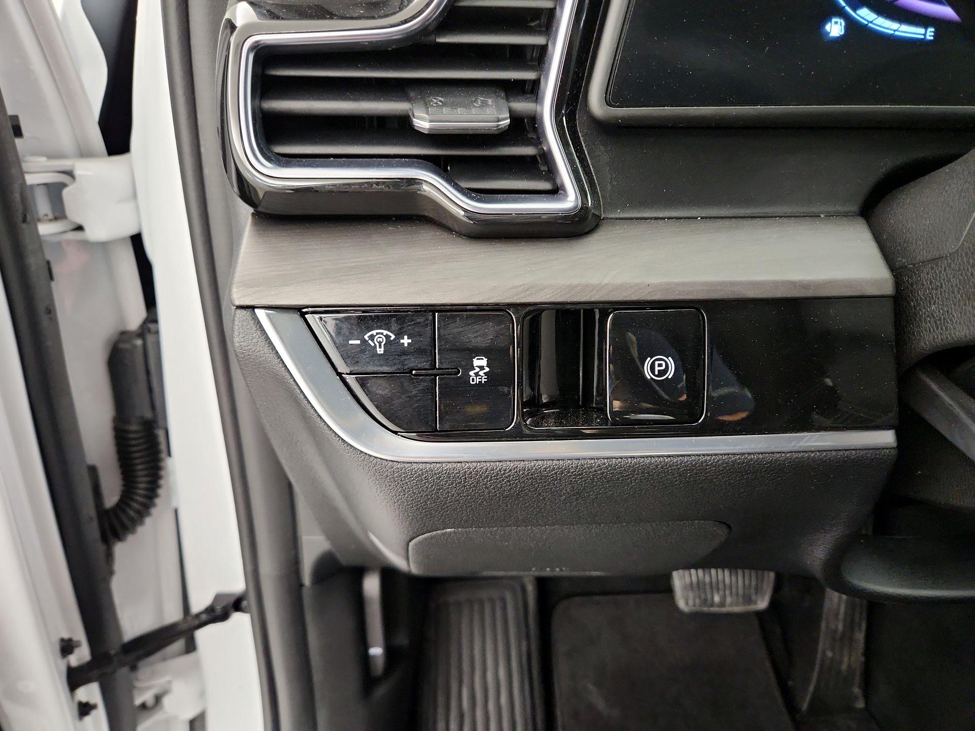 Thumbnail: 2023 Kia Sportage - 13