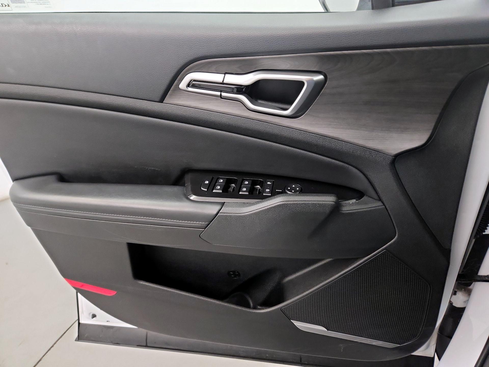 Thumbnail: 2023 Kia Sportage - 10