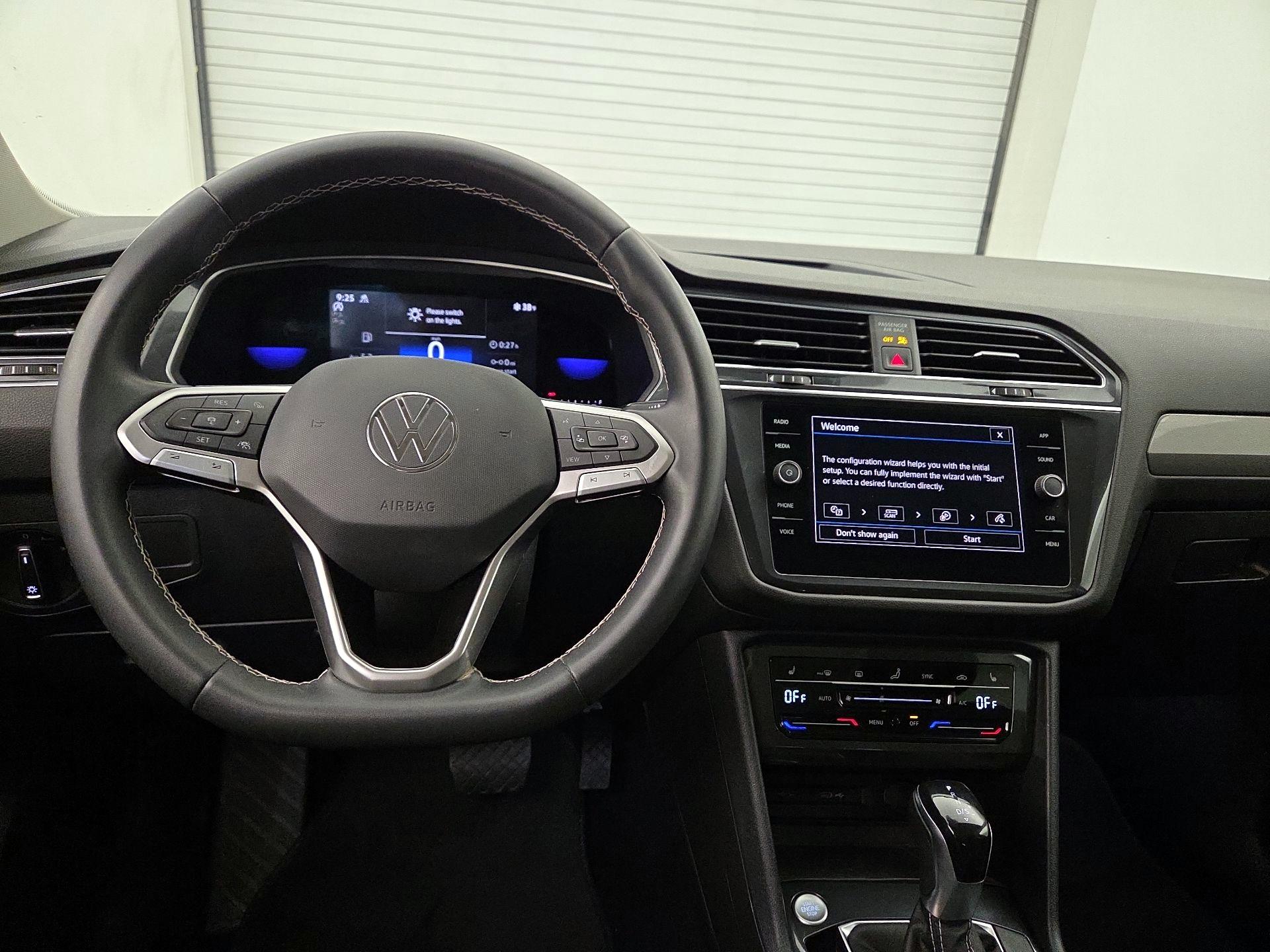 Thumbnail: 2022 Volkswagen Tiguan - 10