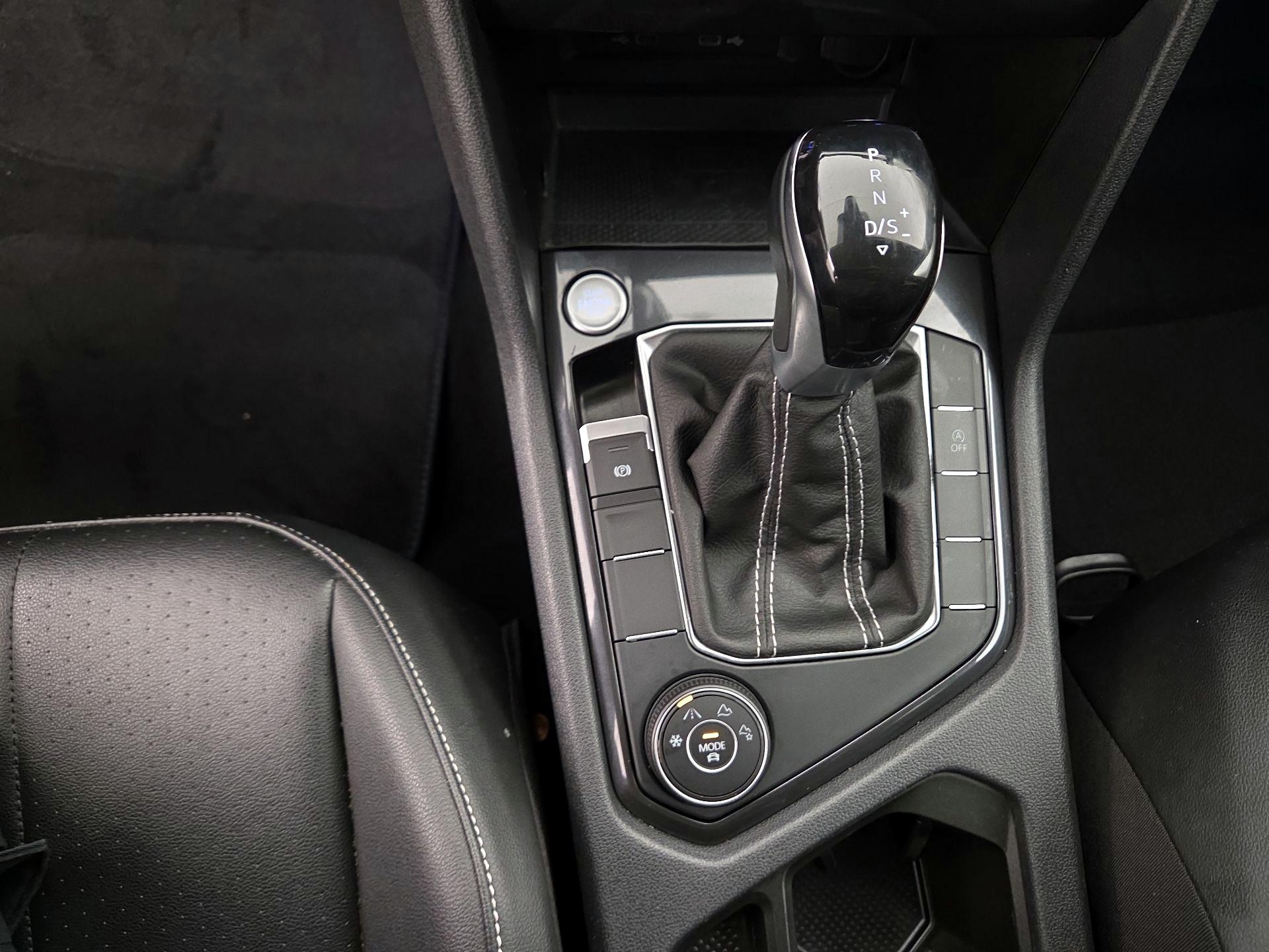 Thumbnail: 2022 Volkswagen Tiguan - 17