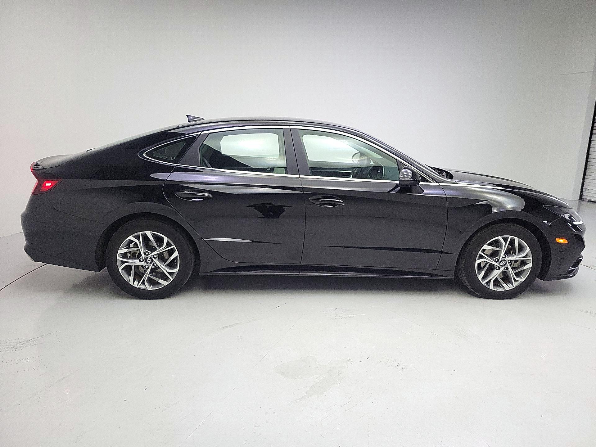 Thumbnail: 2023 Hyundai Sonata - 4