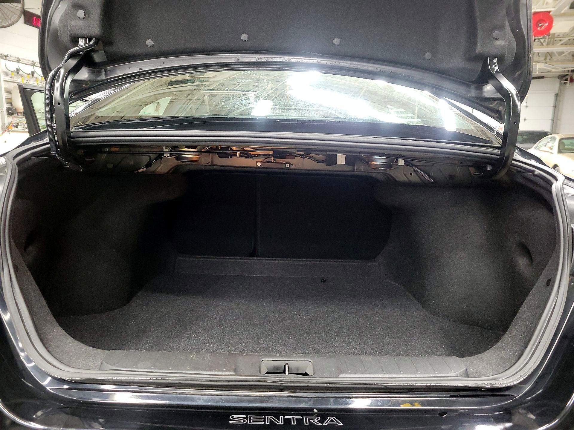 Thumbnail: 2023 Nissan Sentra - 18