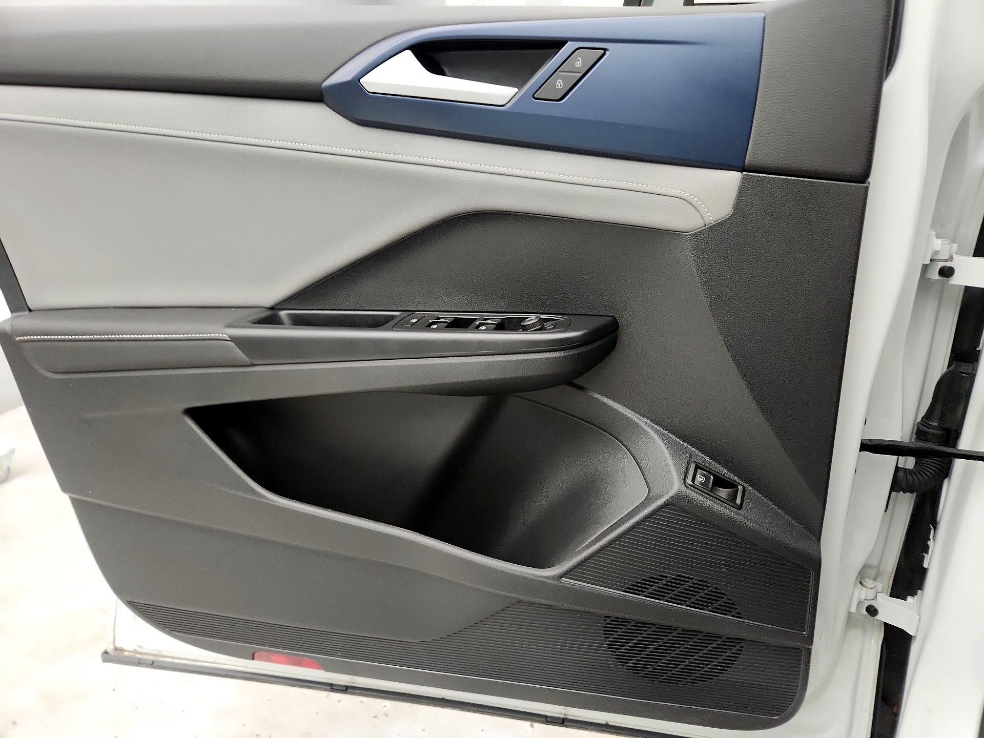 Thumbnail: 2024 Volkswagen Taos - 12