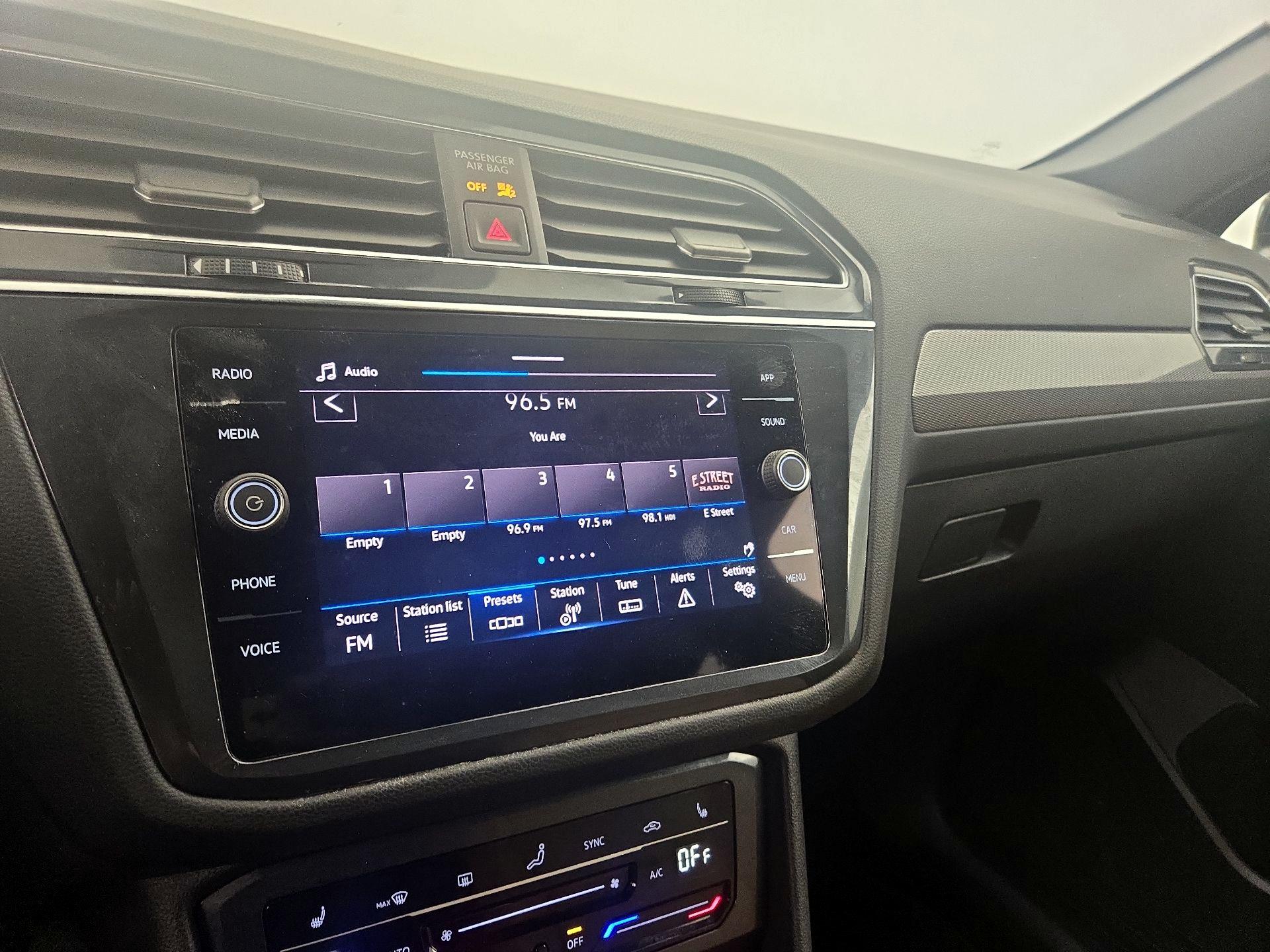 Thumbnail: 2023 Volkswagen Tiguan - 15