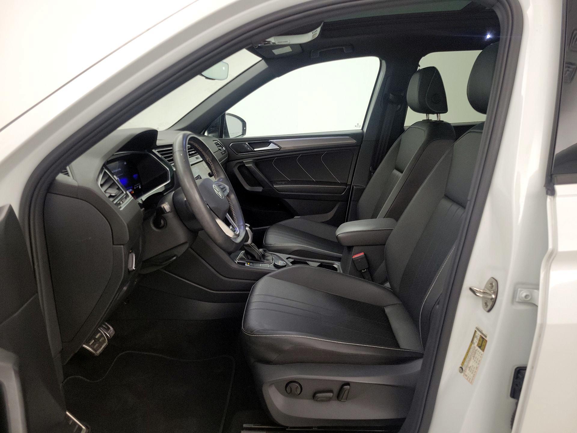 Thumbnail: 2023 Volkswagen Tiguan - 11