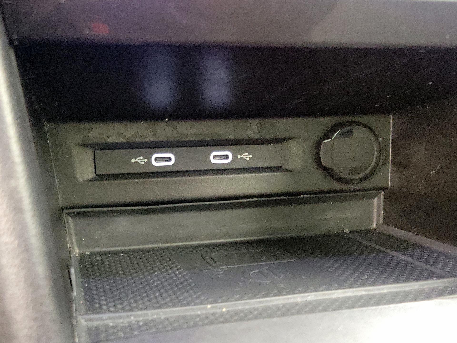 Thumbnail: 2023 Volkswagen Tiguan - 18