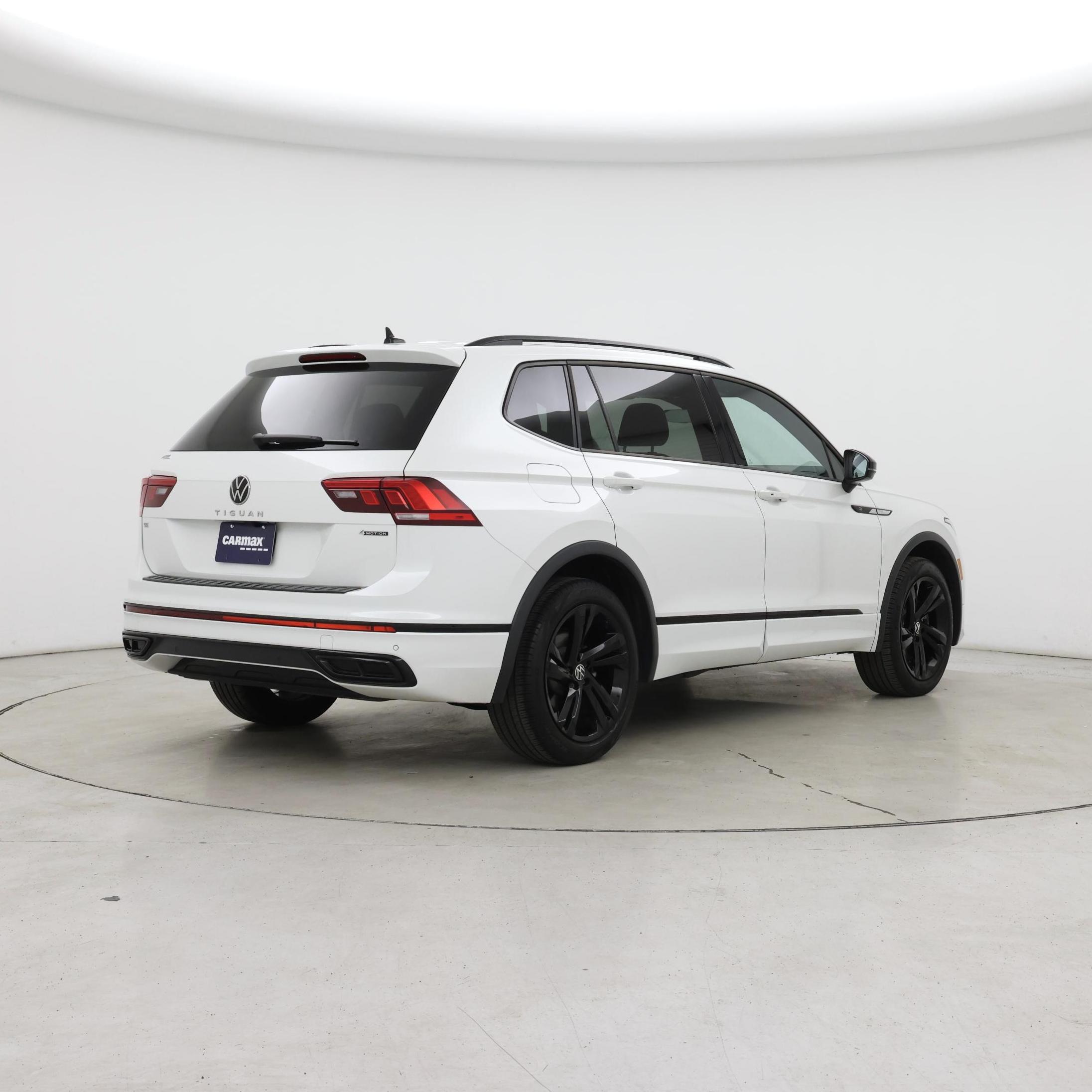 Thumbnail: 2023 Volkswagen Tiguan - 8