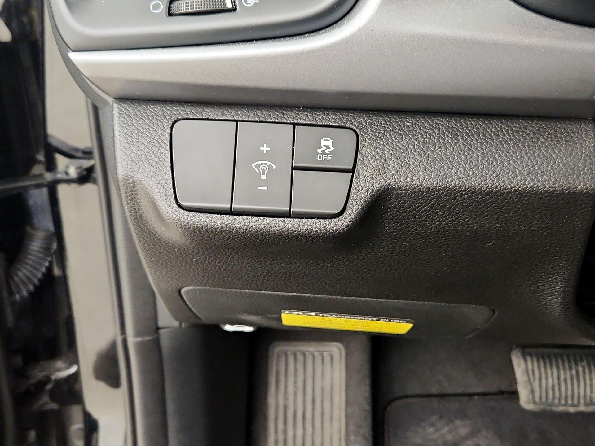 Thumbnail: 2023 Kia Rio - 13