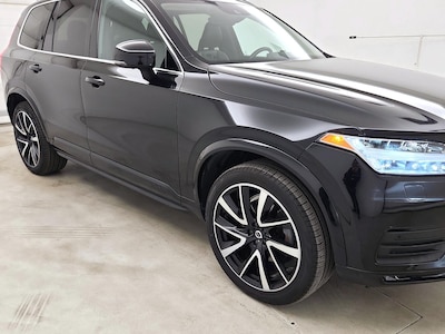 2022 Volvo XC90 T6 Momentum