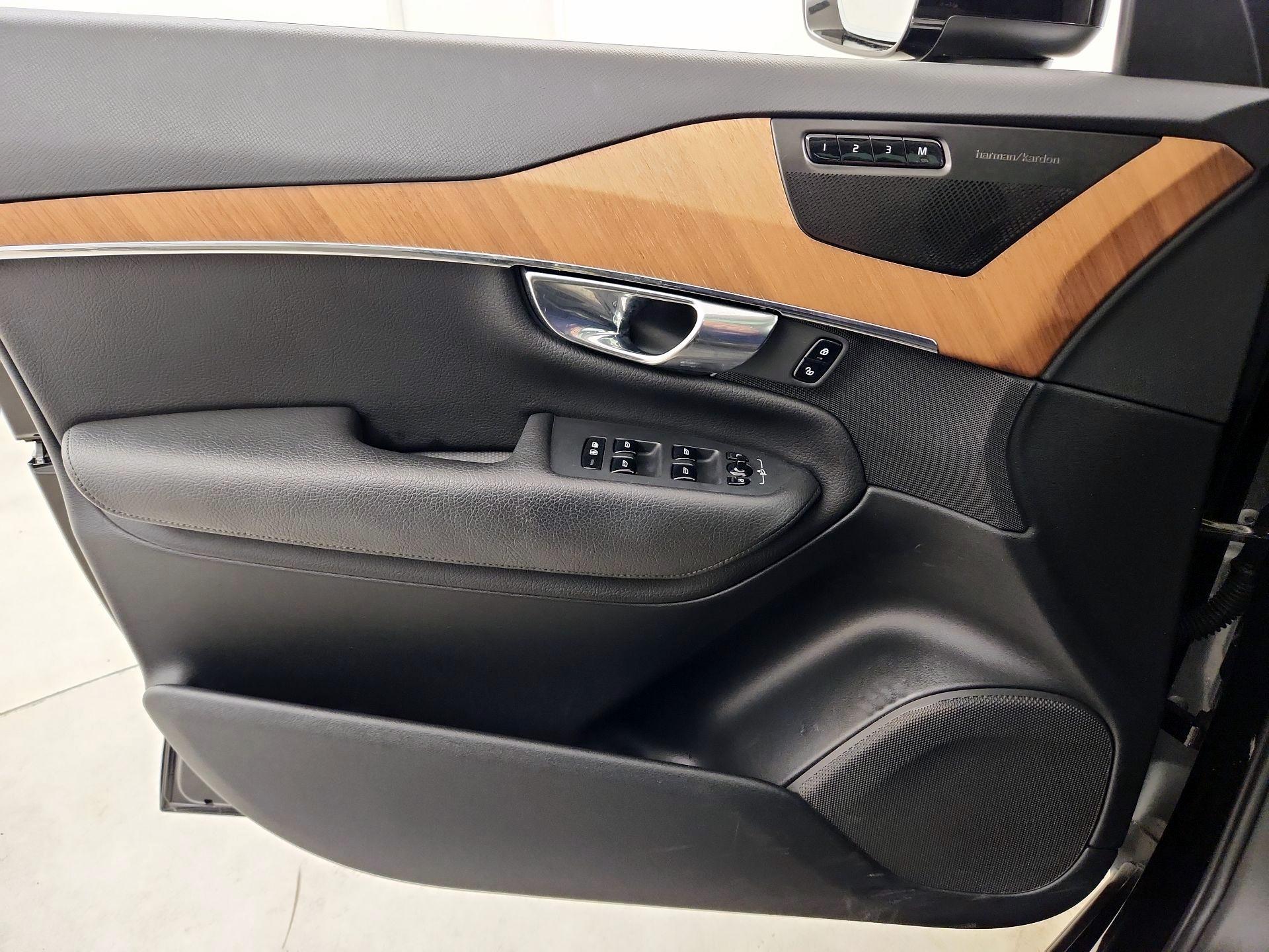 Thumbnail: 2022 Volvo XC90 - 10