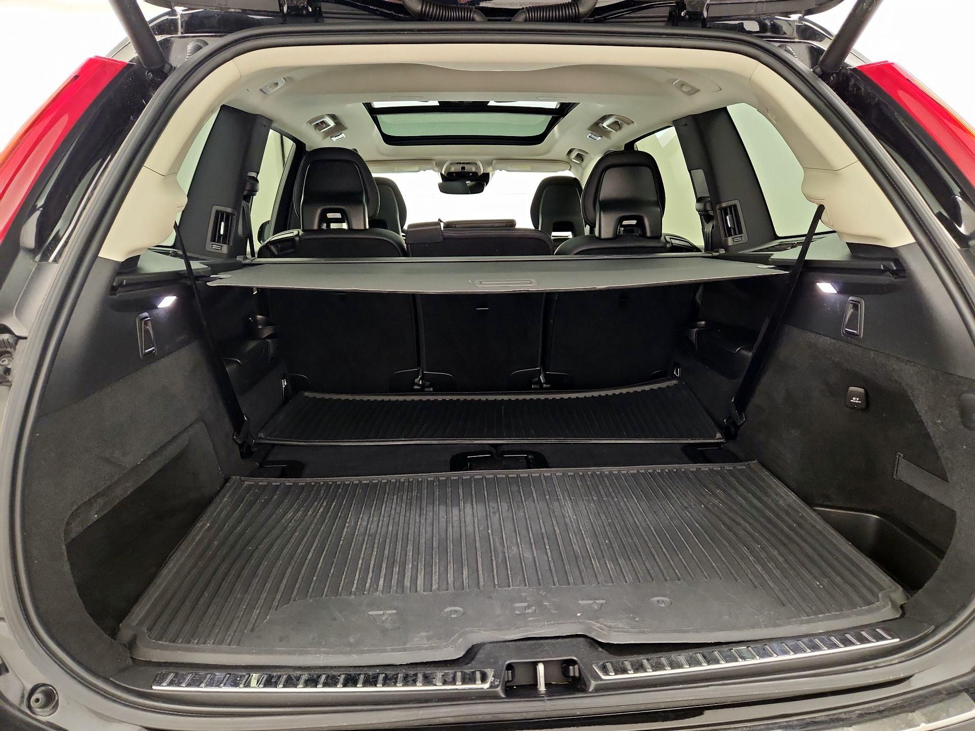 Thumbnail: 2022 Volvo XC90 - 20