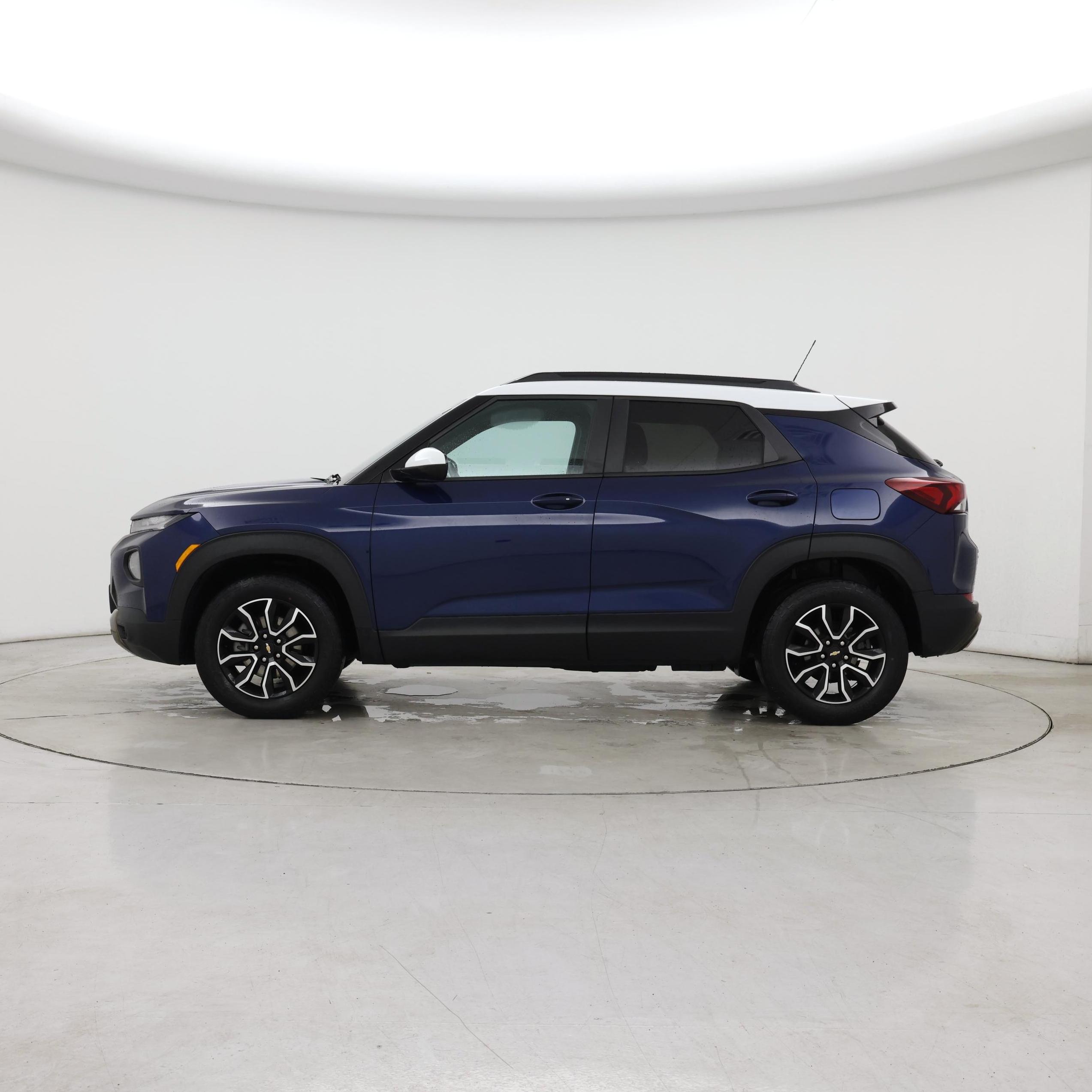 Thumbnail: 2022 Chevrolet TrailBlazer - 3