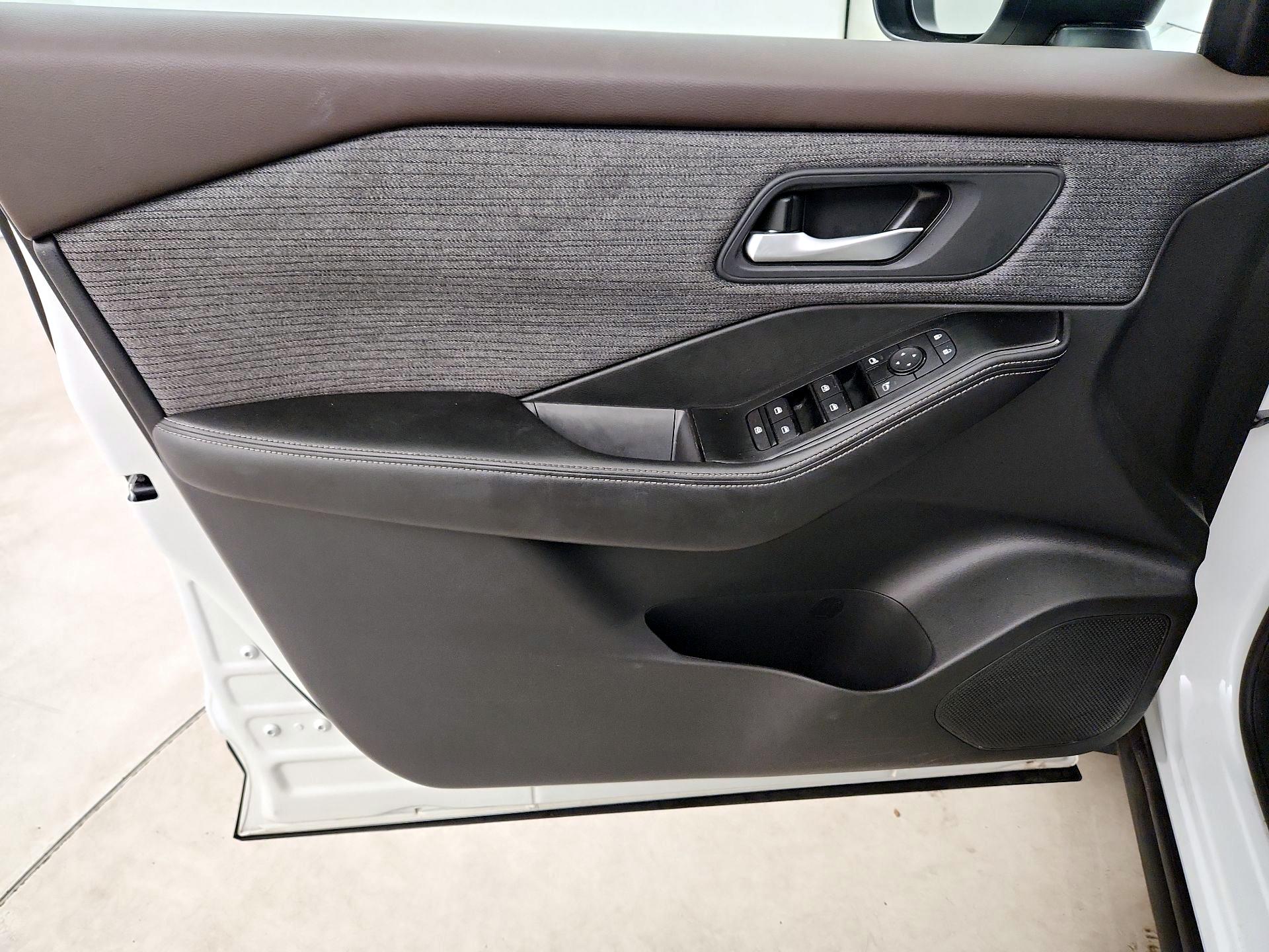 Thumbnail: 2023 Nissan Rogue - 12