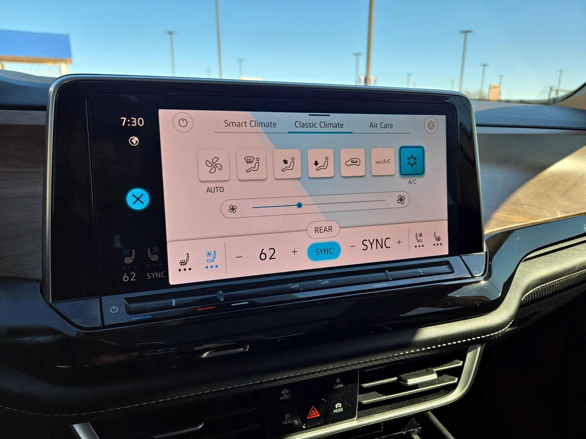 Thumbnail: 2024 Volkswagen Atlas - 14