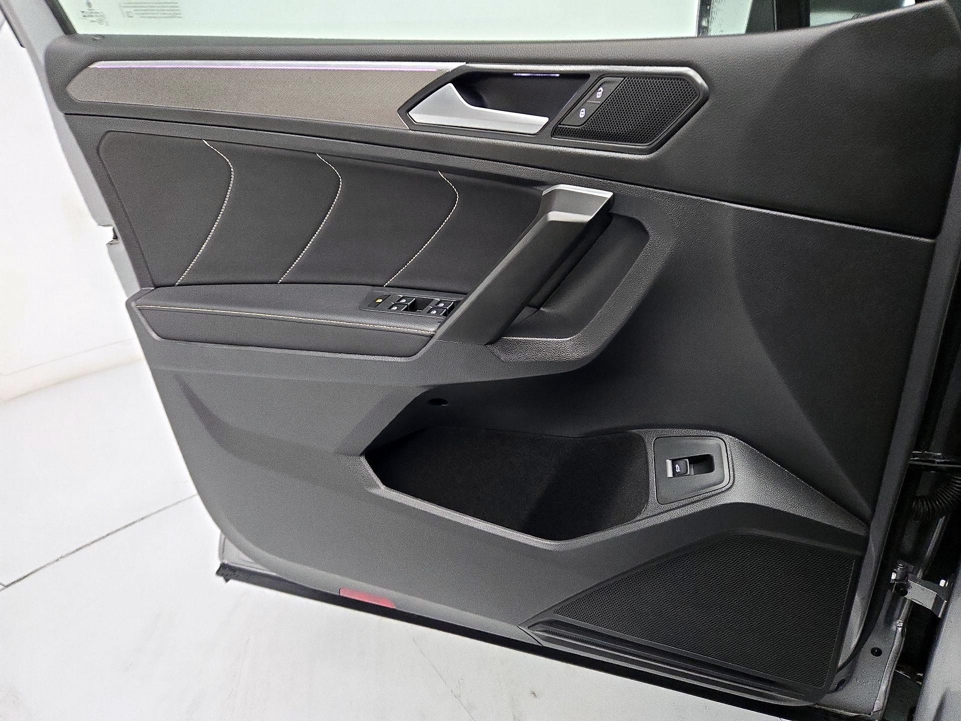 Thumbnail: 2024 Volkswagen Tiguan - 12