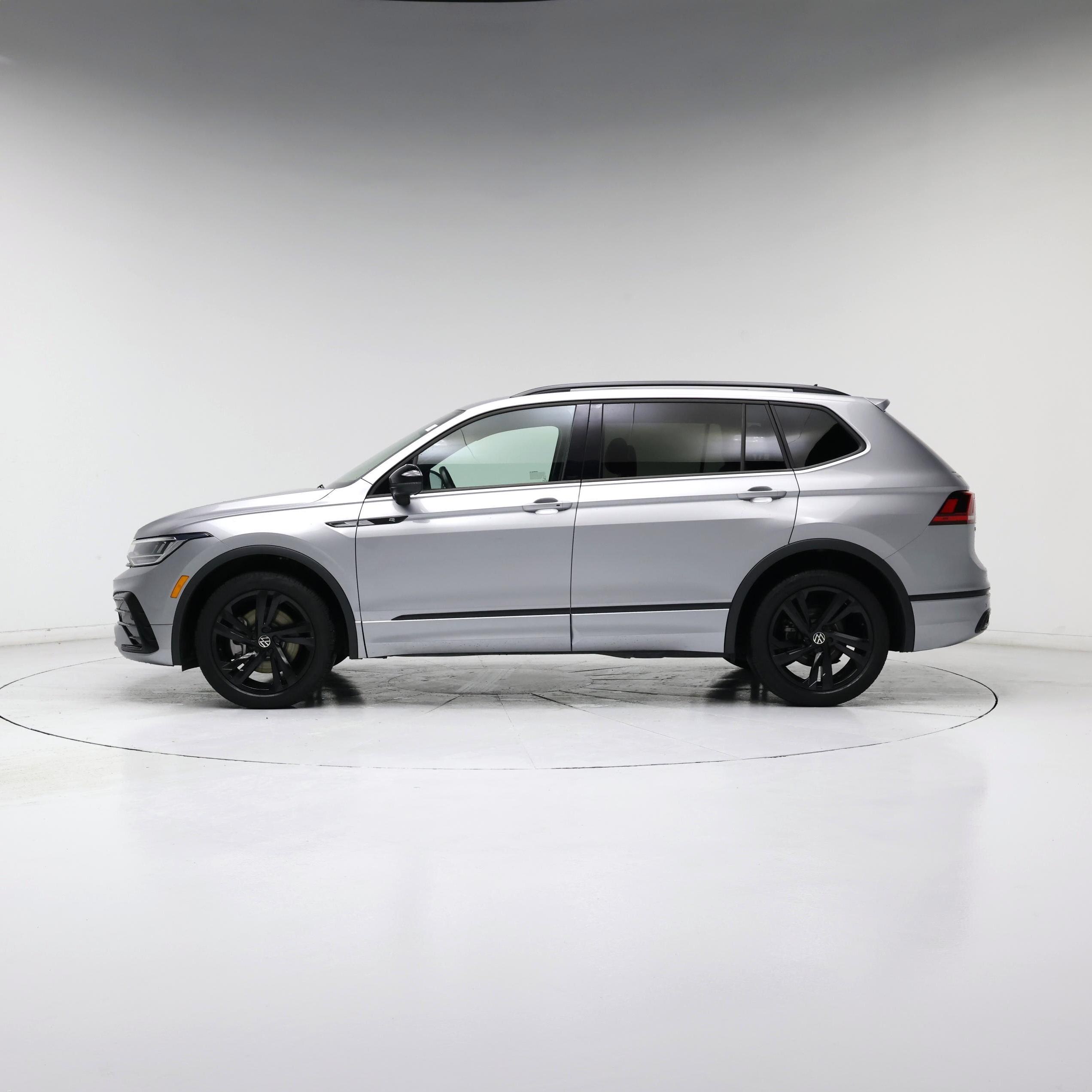 Thumbnail: 2024 Volkswagen Tiguan - 3