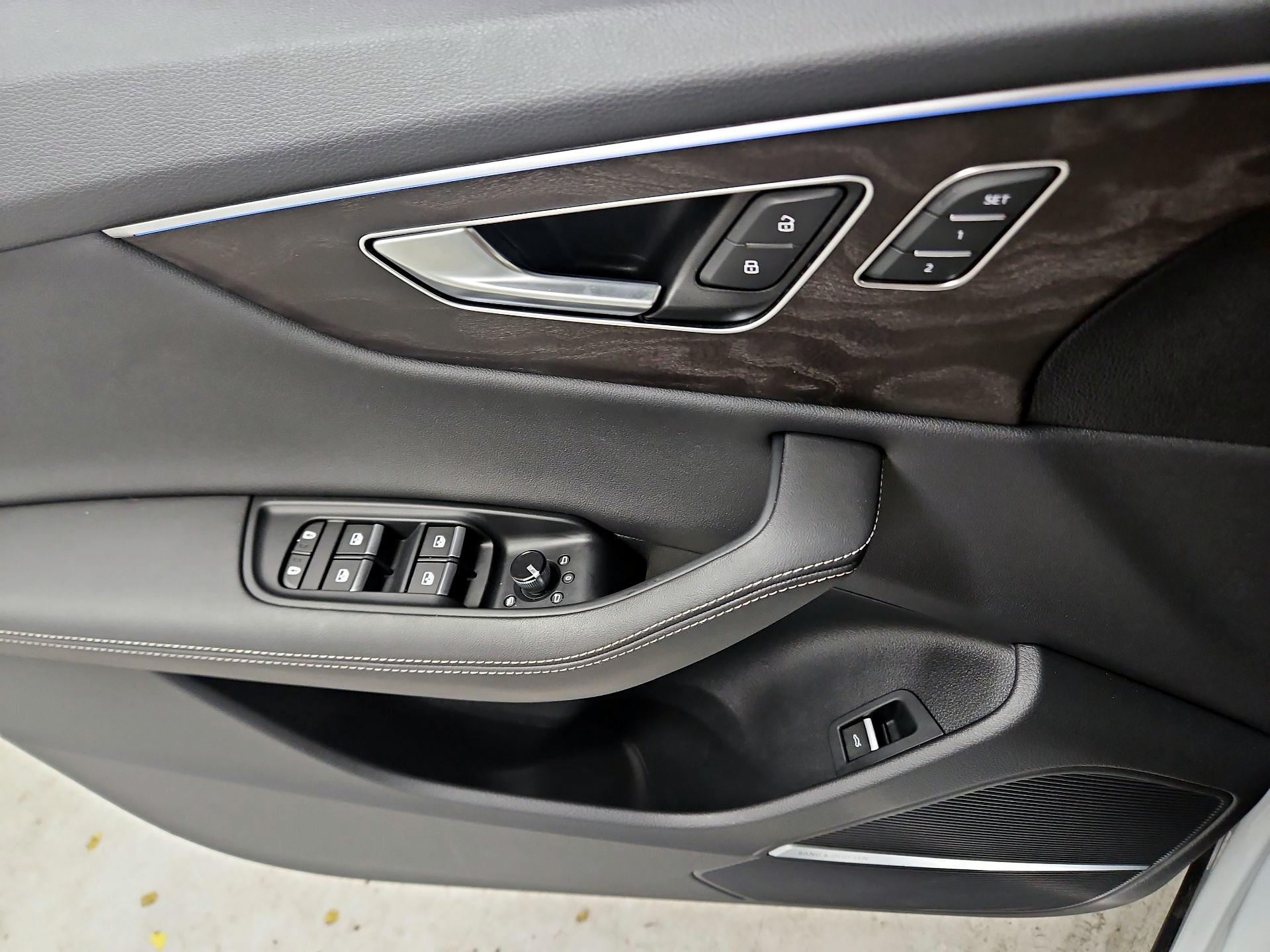 Thumbnail: 2023 Audi Q8 - 12