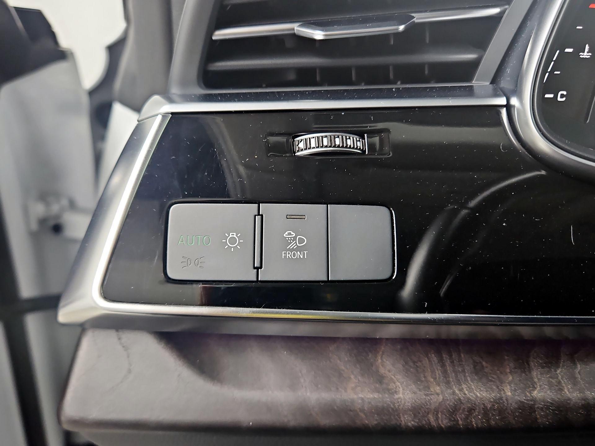 Thumbnail: 2023 Audi Q8 - 13