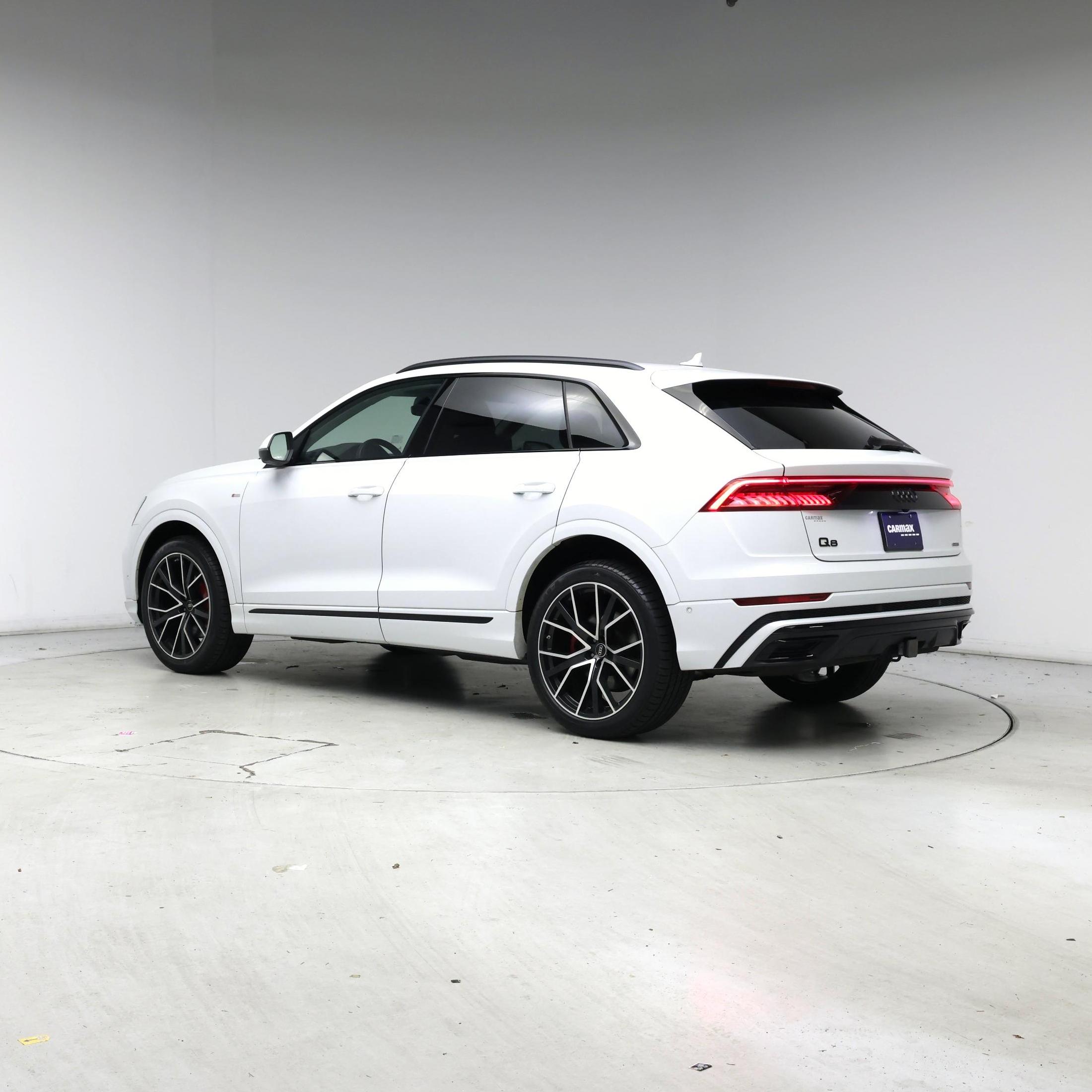 Thumbnail: 2023 Audi Q8 - 2