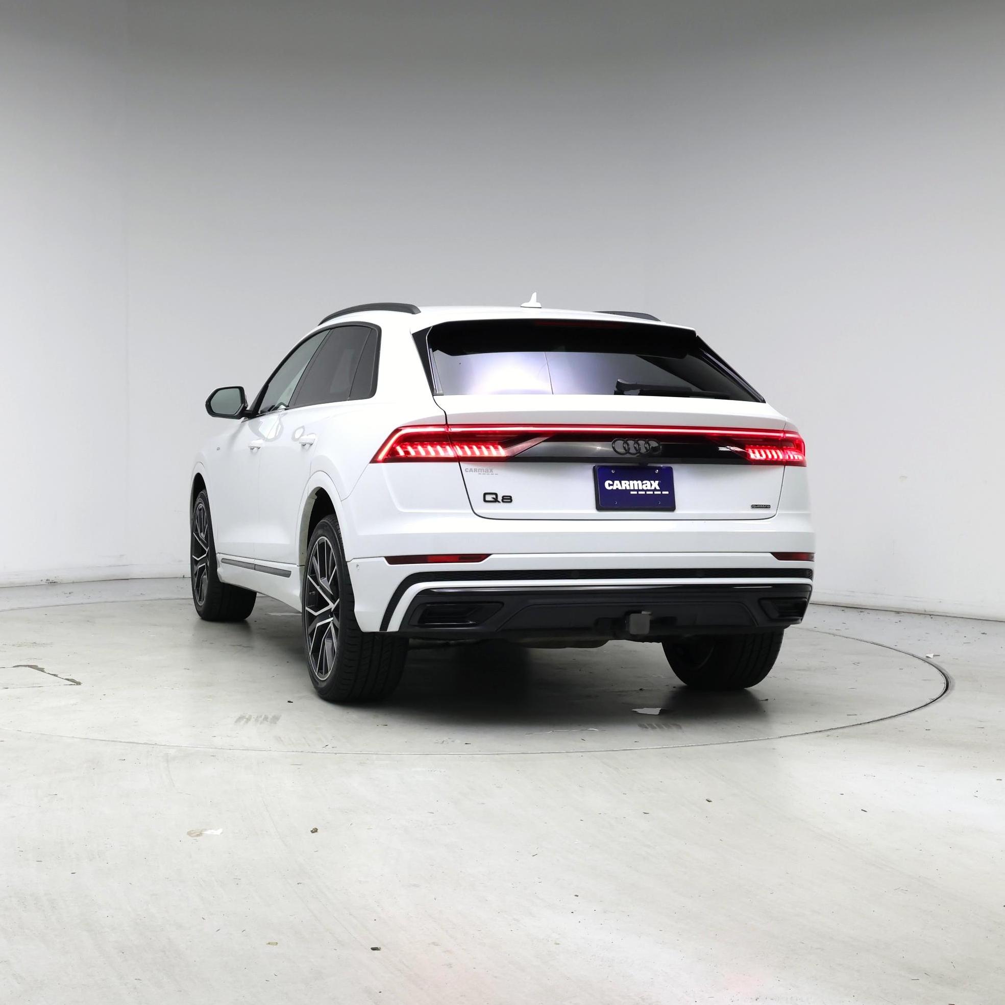 Thumbnail: 2023 Audi Q8 - 6