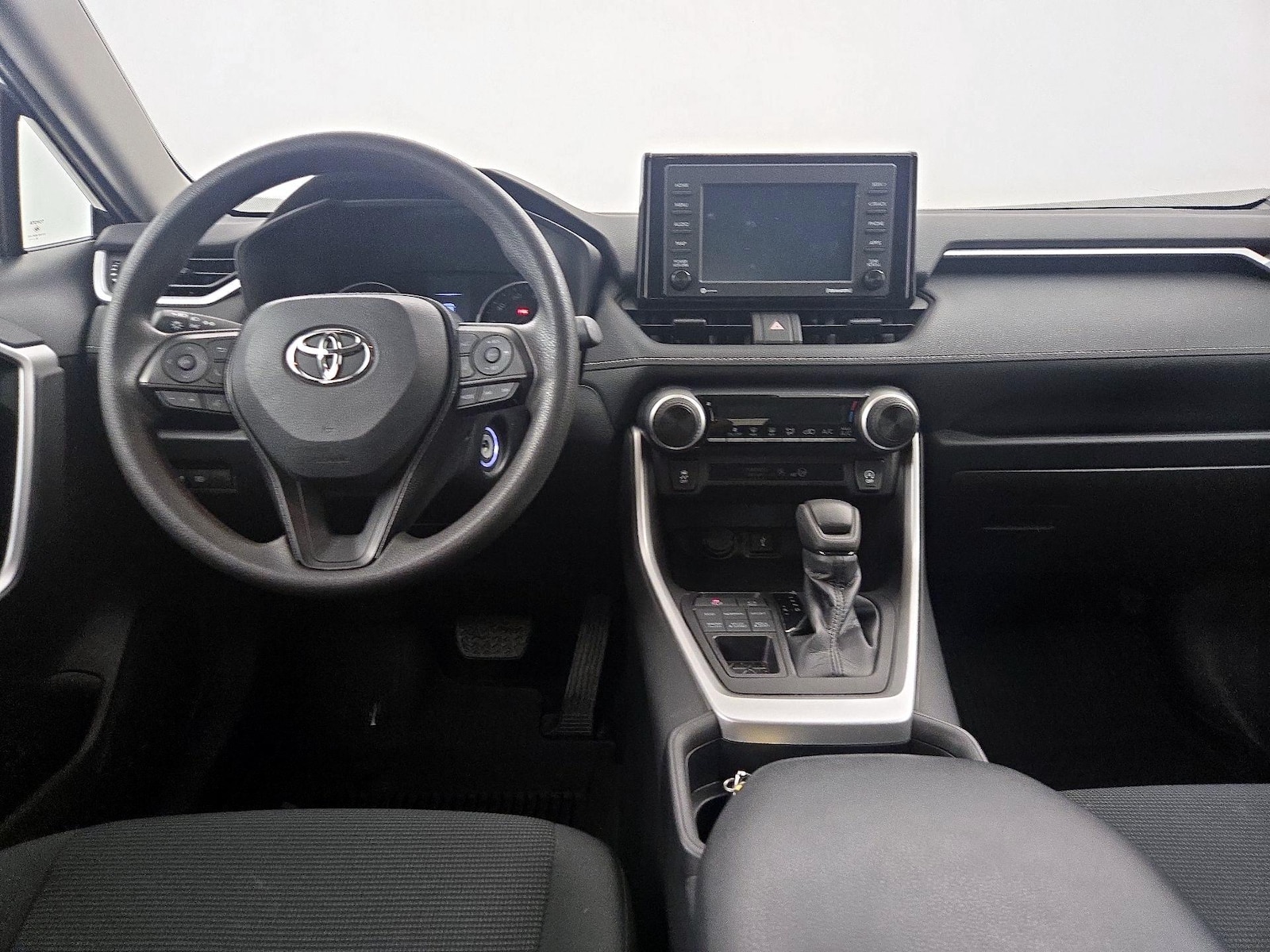 2021 Toyota RAV4 LE - Photo 10
