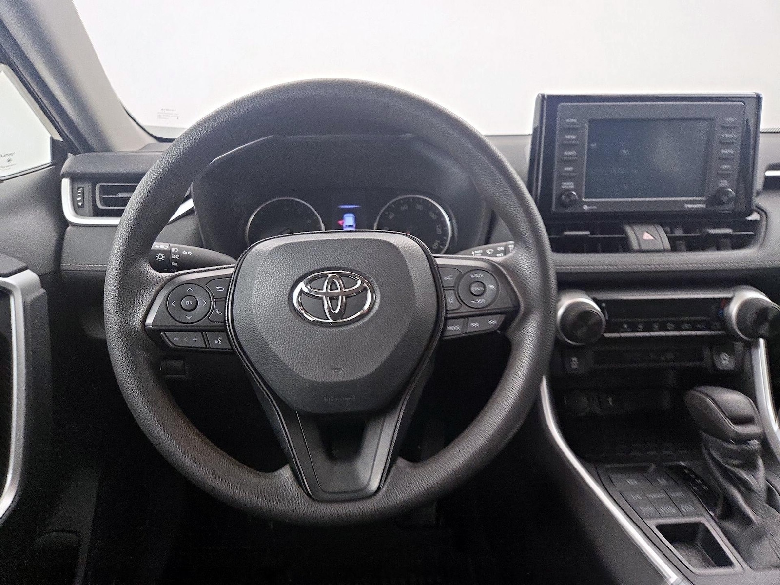2021 Toyota RAV4 LE - Photo 11
