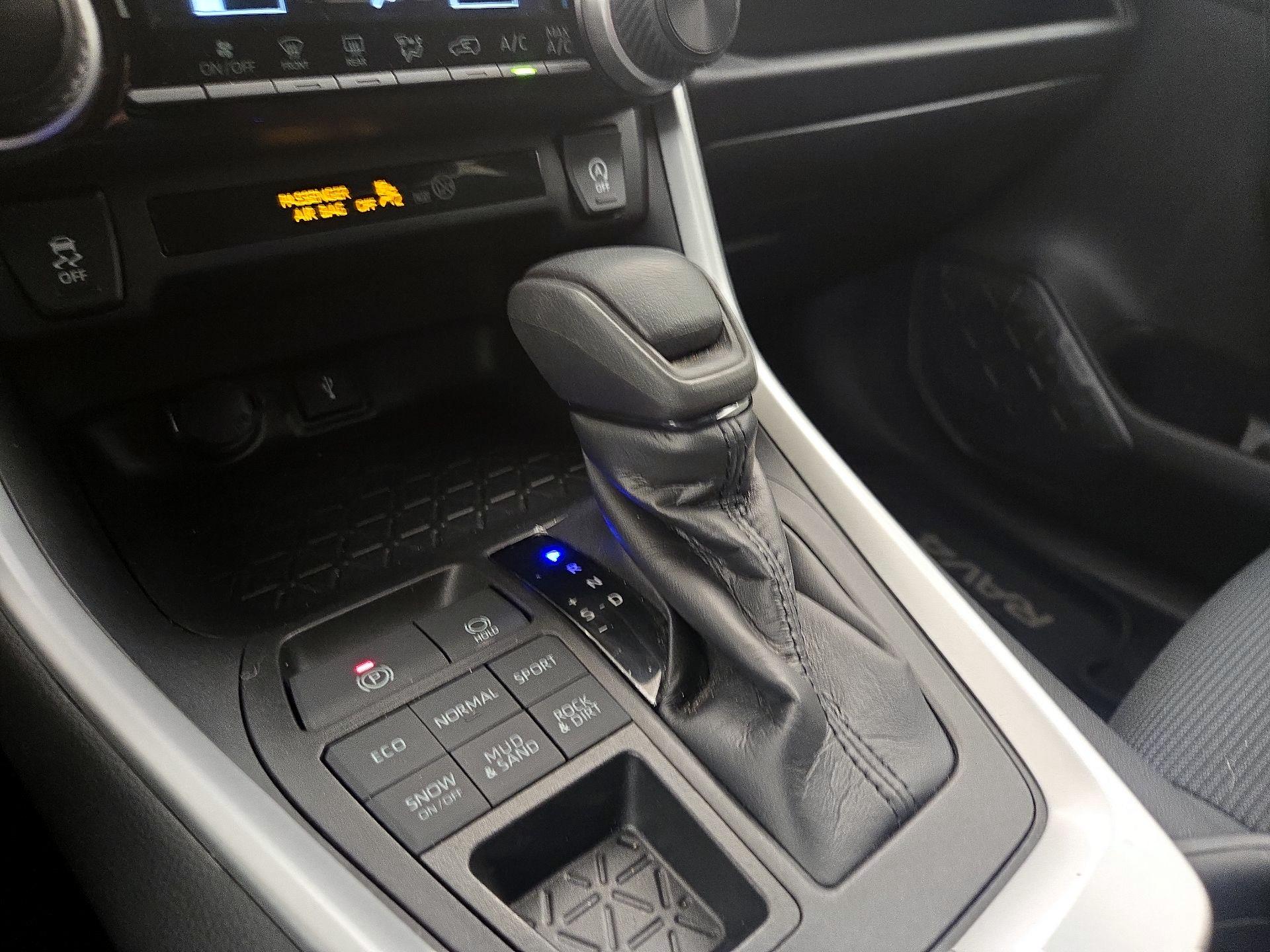 Thumbnail: 2021 Toyota RAV4 - 17