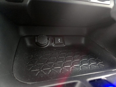 USB/AUX Ports