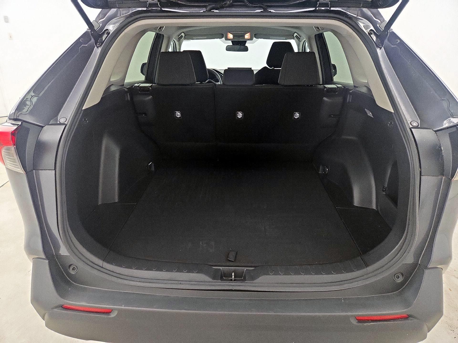 Thumbnail: 2021 Toyota RAV4 - 20