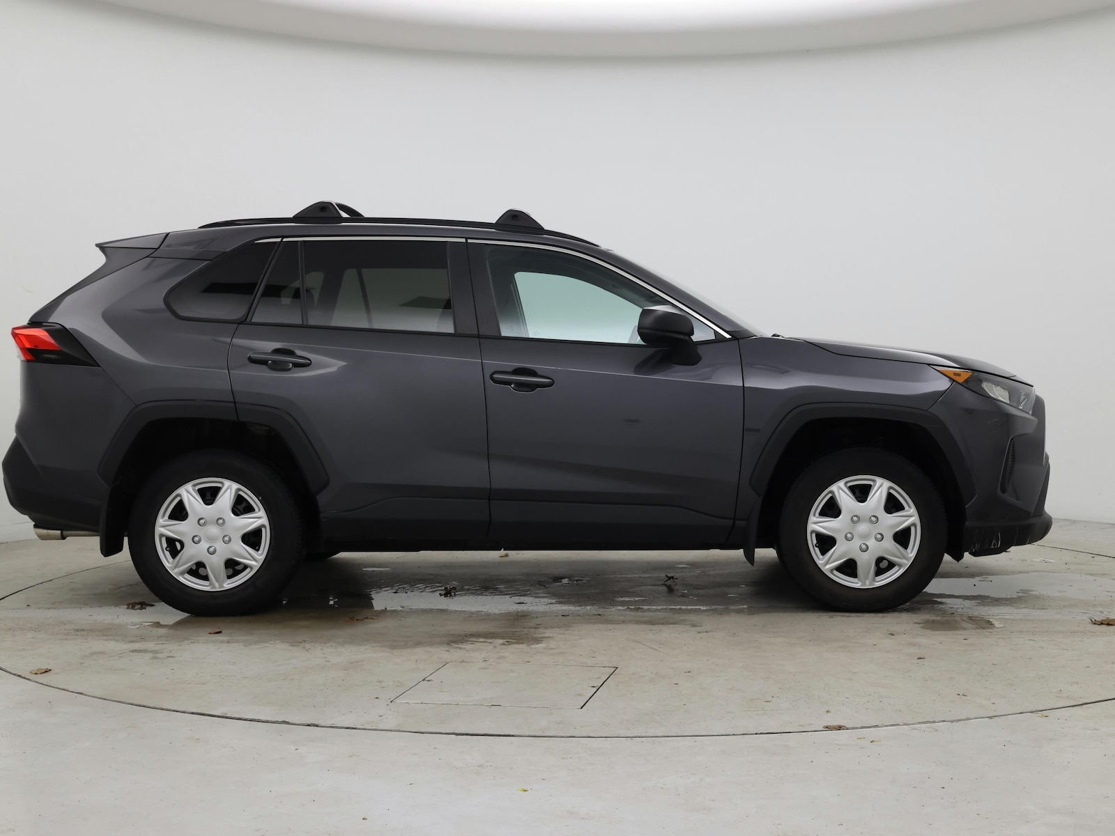 2021 Toyota RAV4 LE - Photo 8